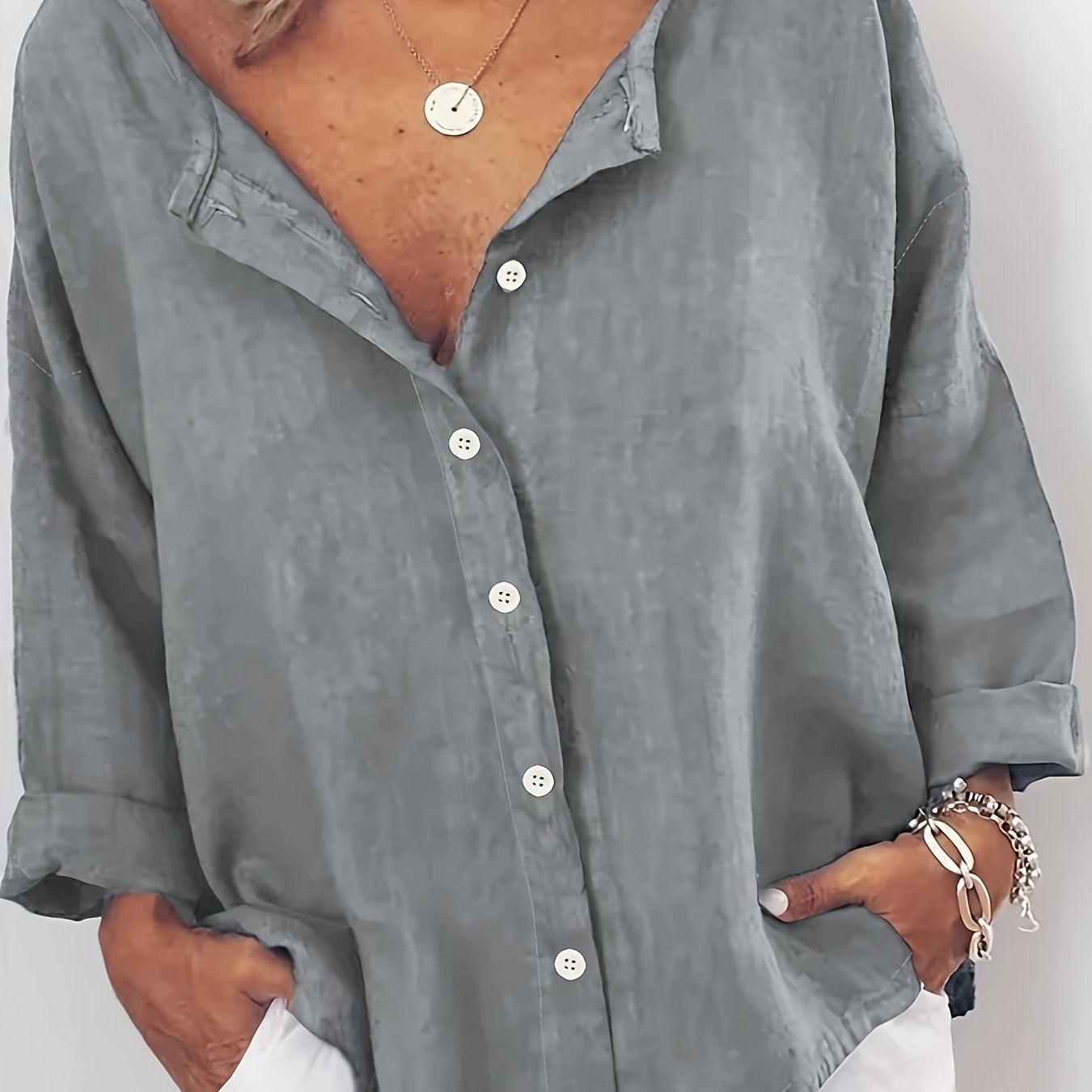 Ayollar uchun katta hajmli kundalik erkin fit kulrang bluz, kruj bo'yin, tugma bilan yopiladi, ribli manshetlar