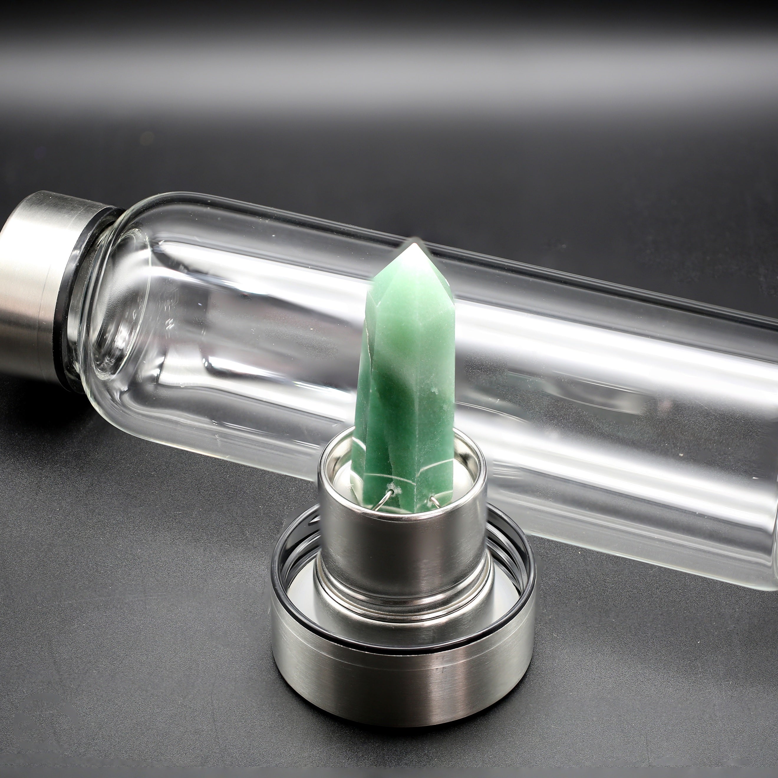 Sun'iy kristal suv shishasi, ametist va oq kristalli cho'zilgan tosh dizayni bilan