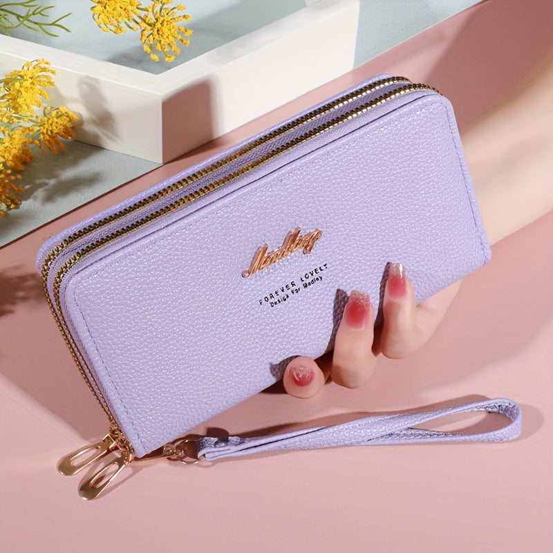 Элегантный клатч-кошелек с узором из личи, с 8 слотами для карт и несколькими compartments.