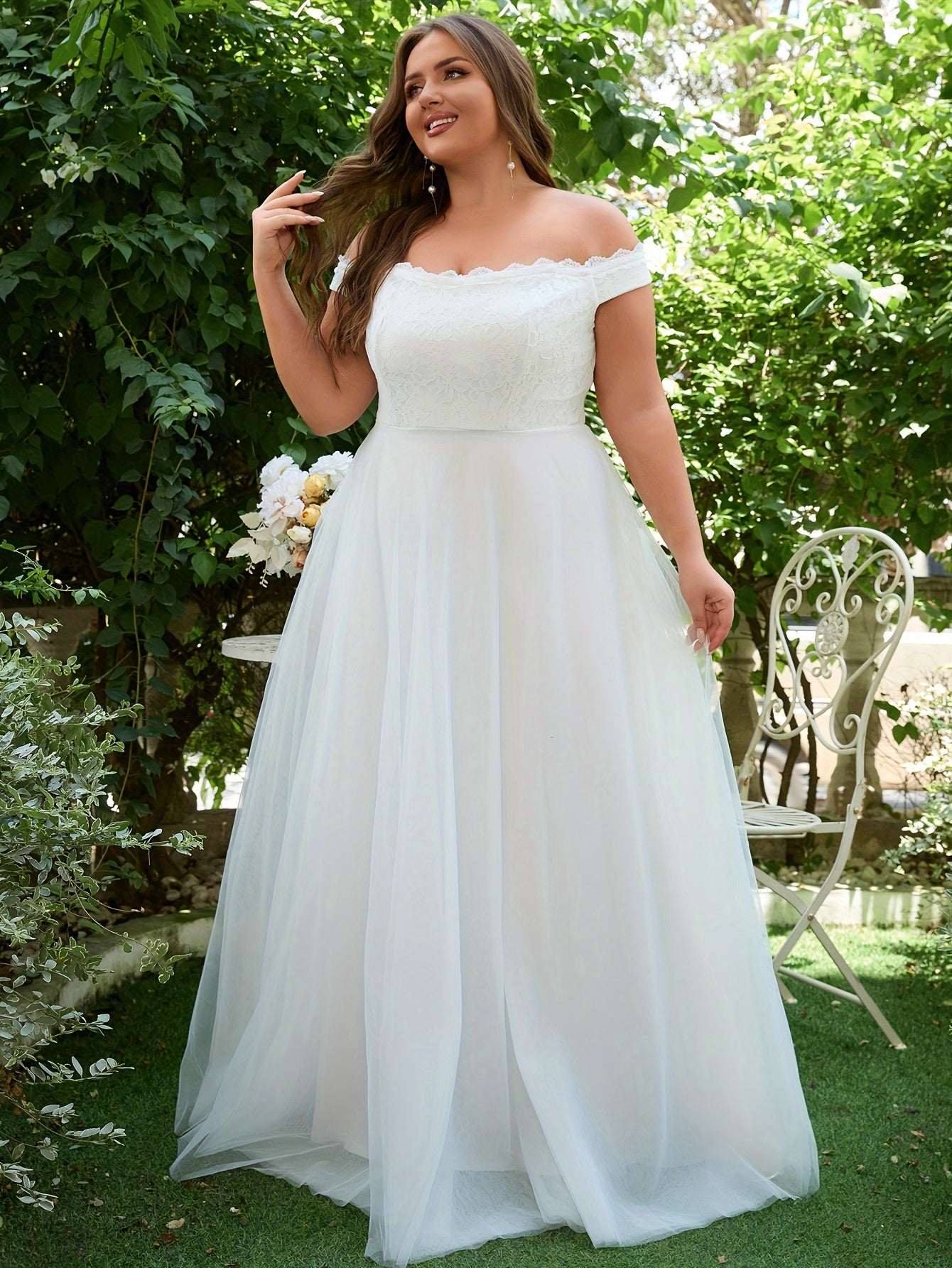 Plus Size Women's Lace Off-Shoulder Wedding Dress Sleeveless Tulle Gown
