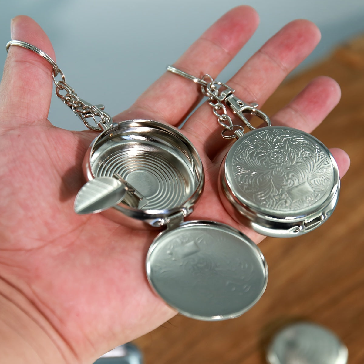 Unisex Stainless Steel Keychain Ashtray Glossy Chrysanthemum Sun Pattern