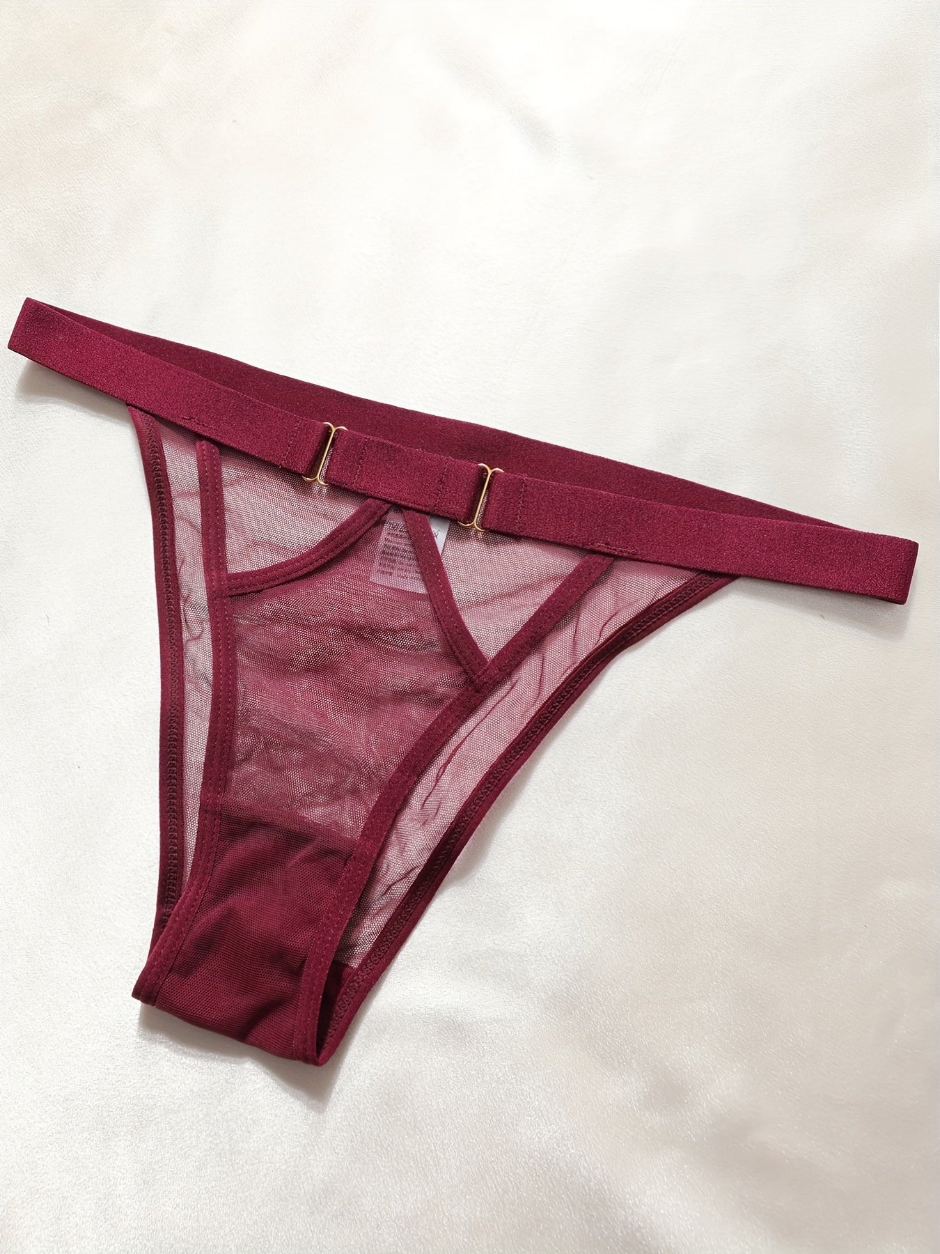 Jozibali, ultra-ingichka to'rli brasset.