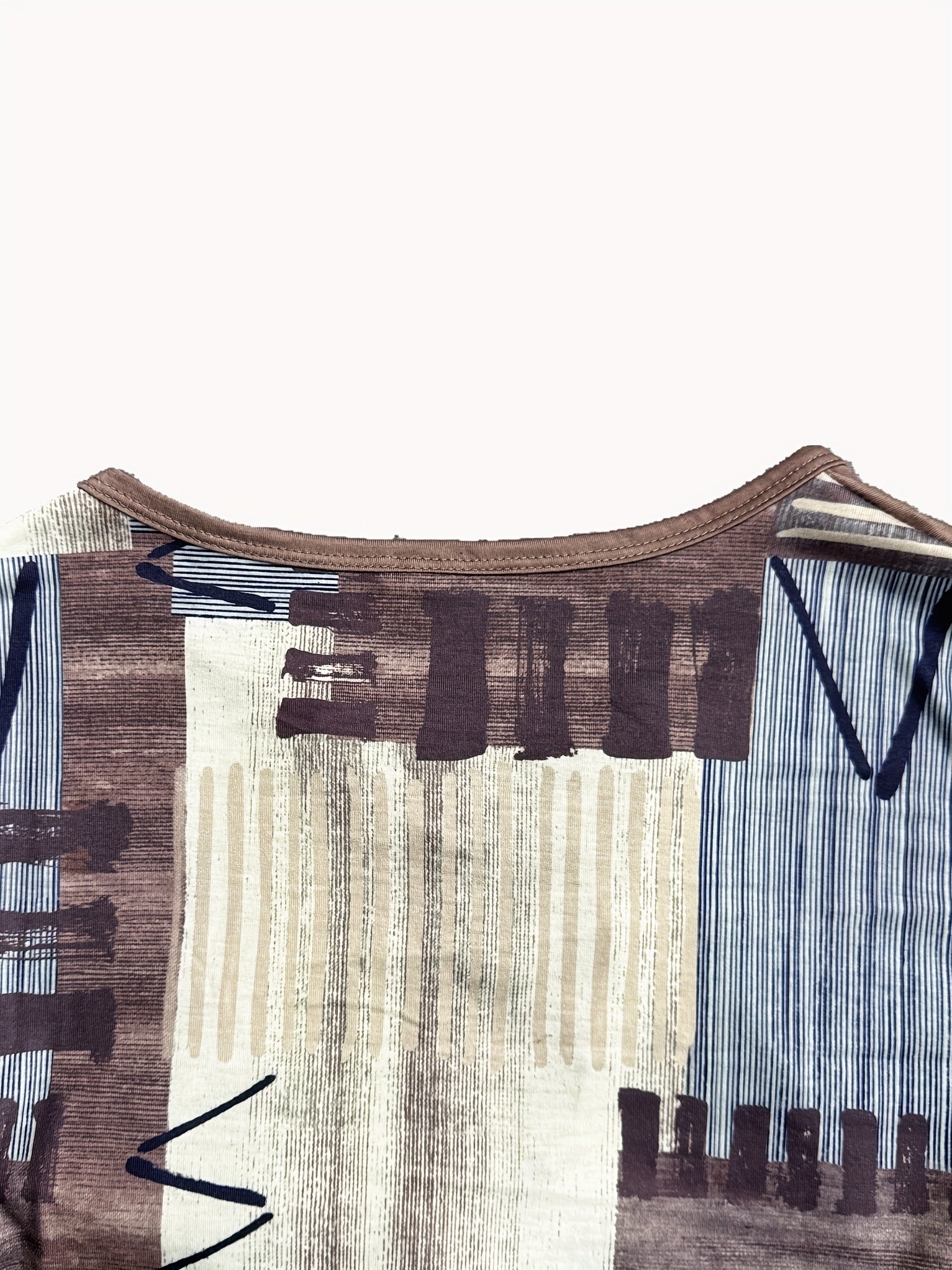 Women's Casual Geometric Print T-Shirt with V-Neck and Lace-Up Detail