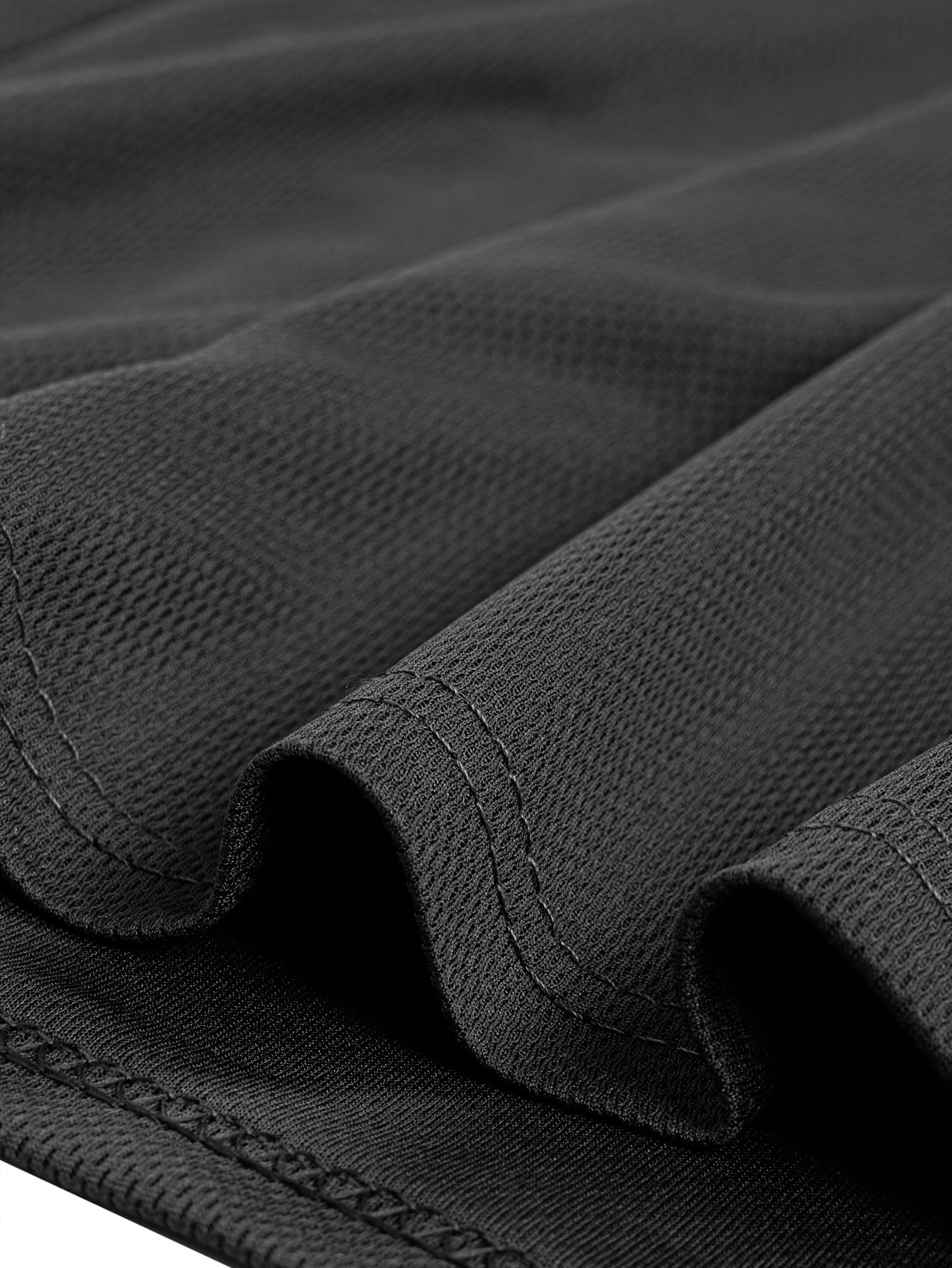 Yozgi faoliyatlar uchun 8 ta erkaklar tez quriydigan T-ko'ylak. Yumshoq, cho'ziluvchan va nafas oladigan, bir xil ranglarda.