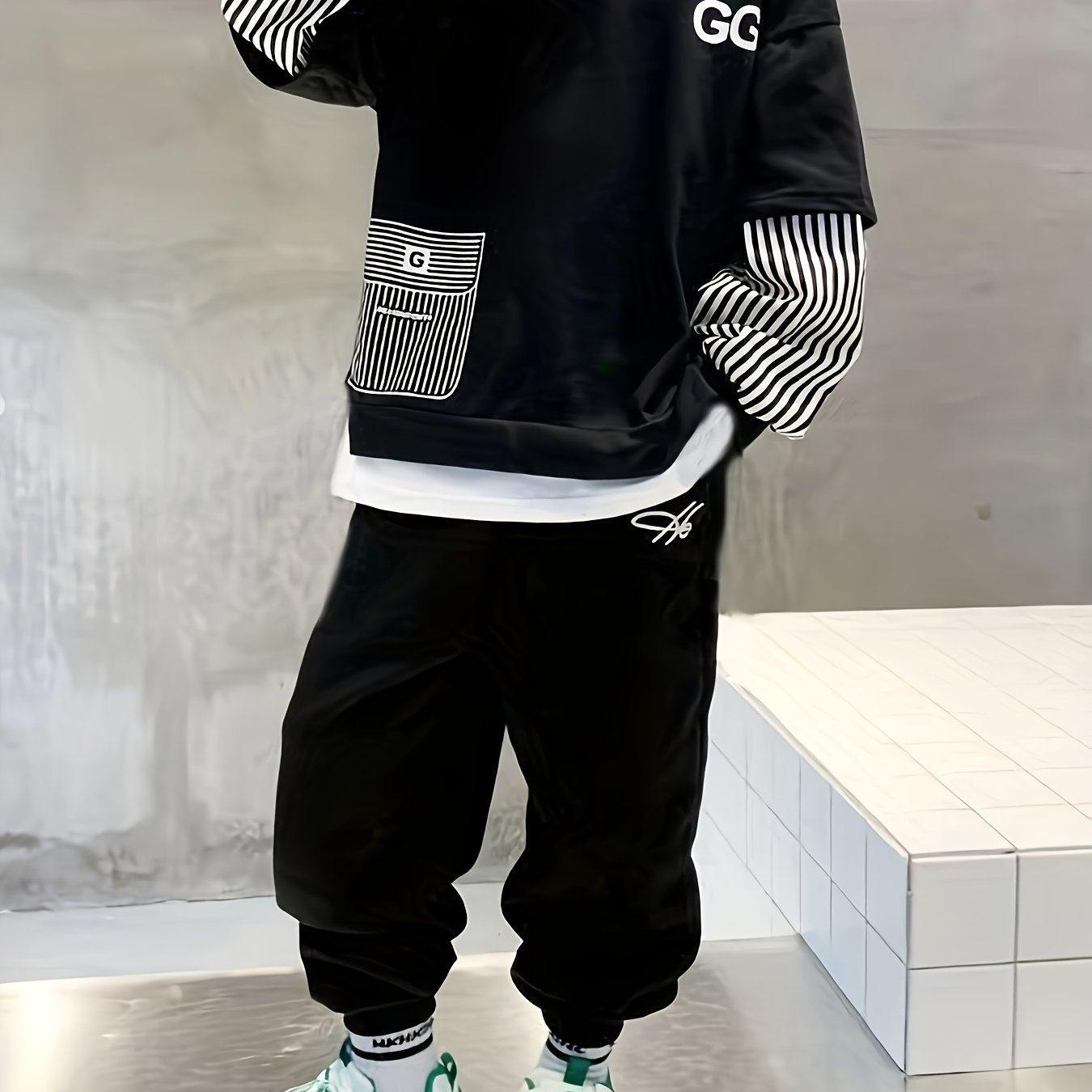 Детский комплект для мальчиков: уличный стиль, свитшот с круглым вырезом и спортивные штаны с карманами и принтом для весны и осени, повседневный уличный стиль