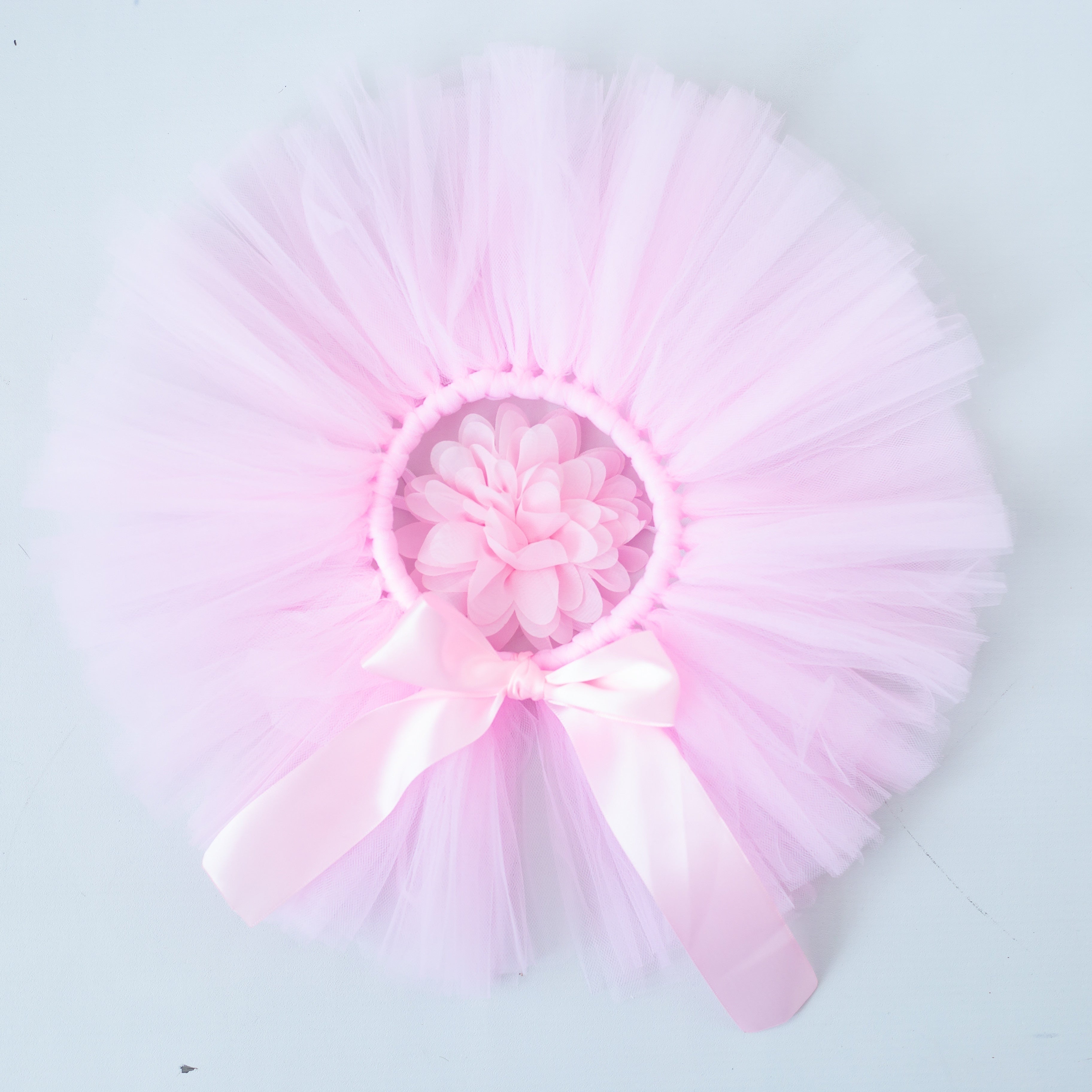 Kichkina qiz uchun kiyim-kechak, tutu yubka va gul bosh bandi, maxsus tadbirlar uchun