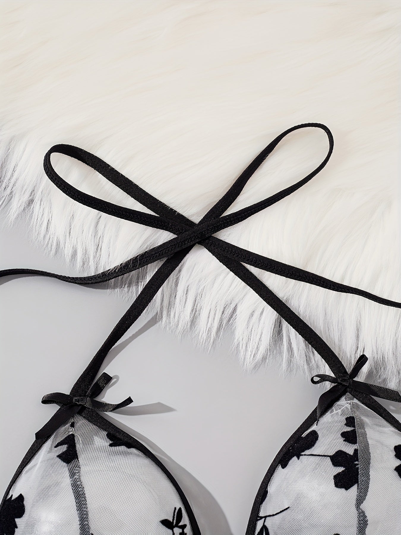 Conjunto de lencería sexy para mujer con vestido halter de escote en V profundo y tanga