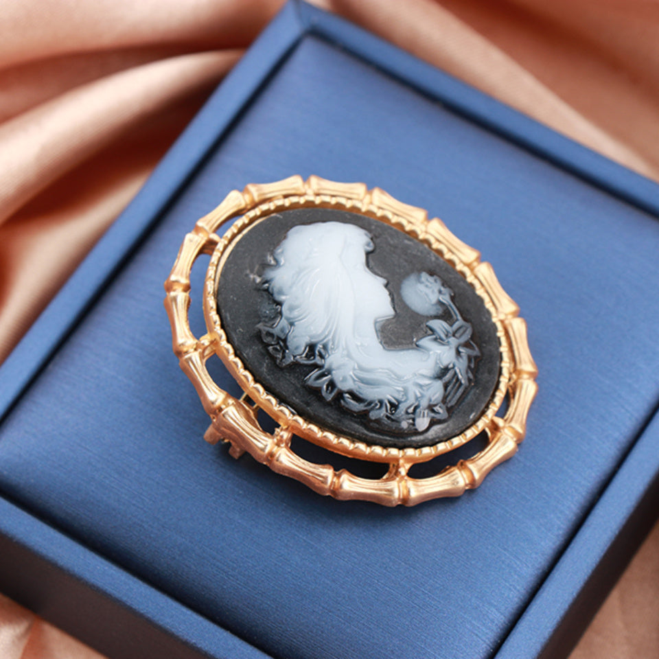 Vintage Alloy Portrait Brooch for Women Elegant Jewelry Stylish Accessory