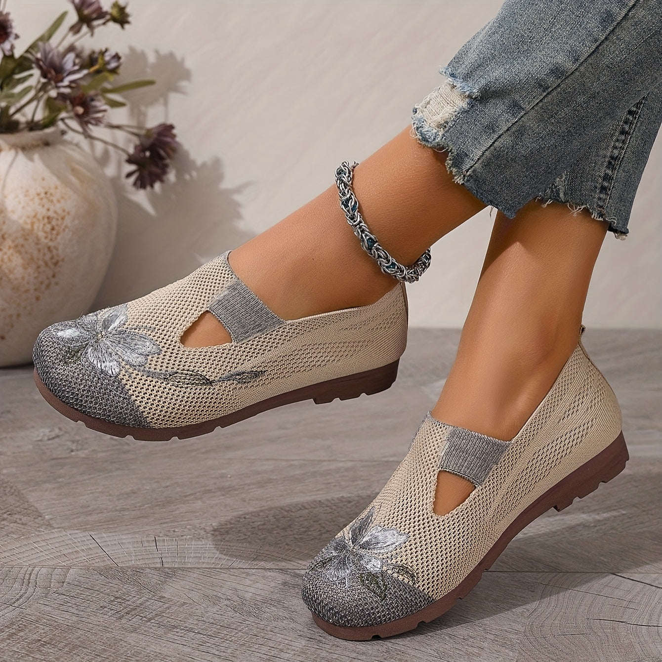Women’s Floral Slip-On Flats Beige Gray Cushioned Comfort Casual Shoes