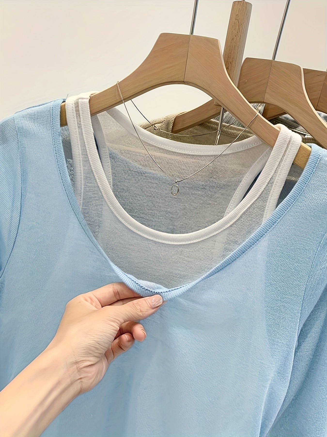 Women's Black and White Color Block Long Sleeve Top for Fall 2024 Slim Fit Knit Fabric