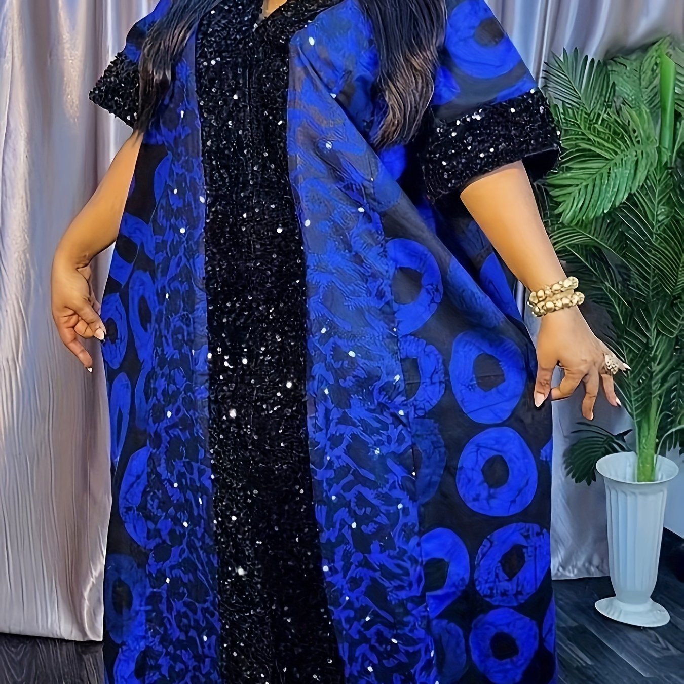 Plus o'lchamda bosma sequin kiyiwi, batwing qo'llari va V-shaklidagi bo'yin uchun ayollar uchun