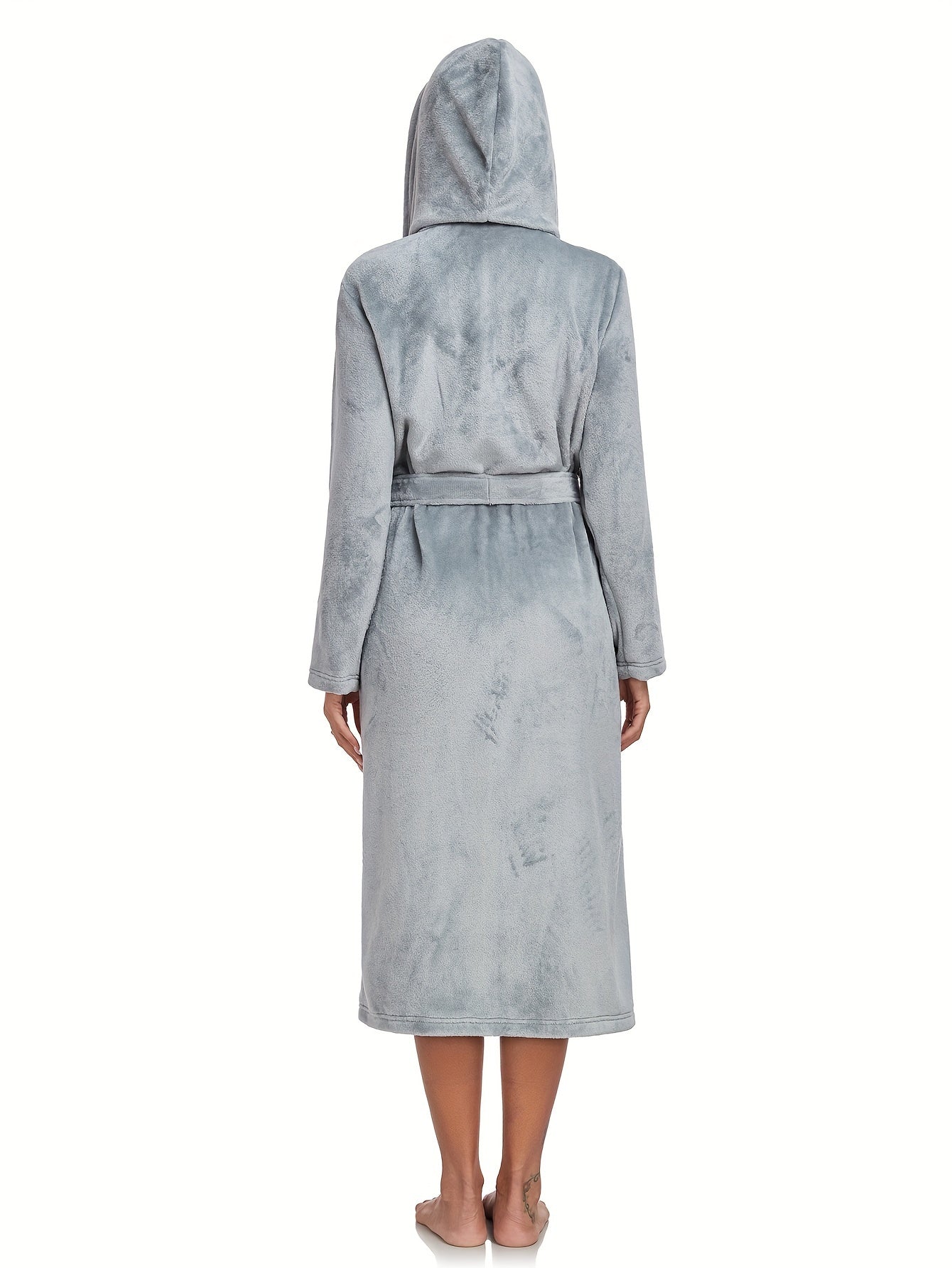 Ayollar uchun uyqu kiyimlari uchun uzun yengli, kapuchonli, belbog'li va cho'ntakli yumshoq tunika.