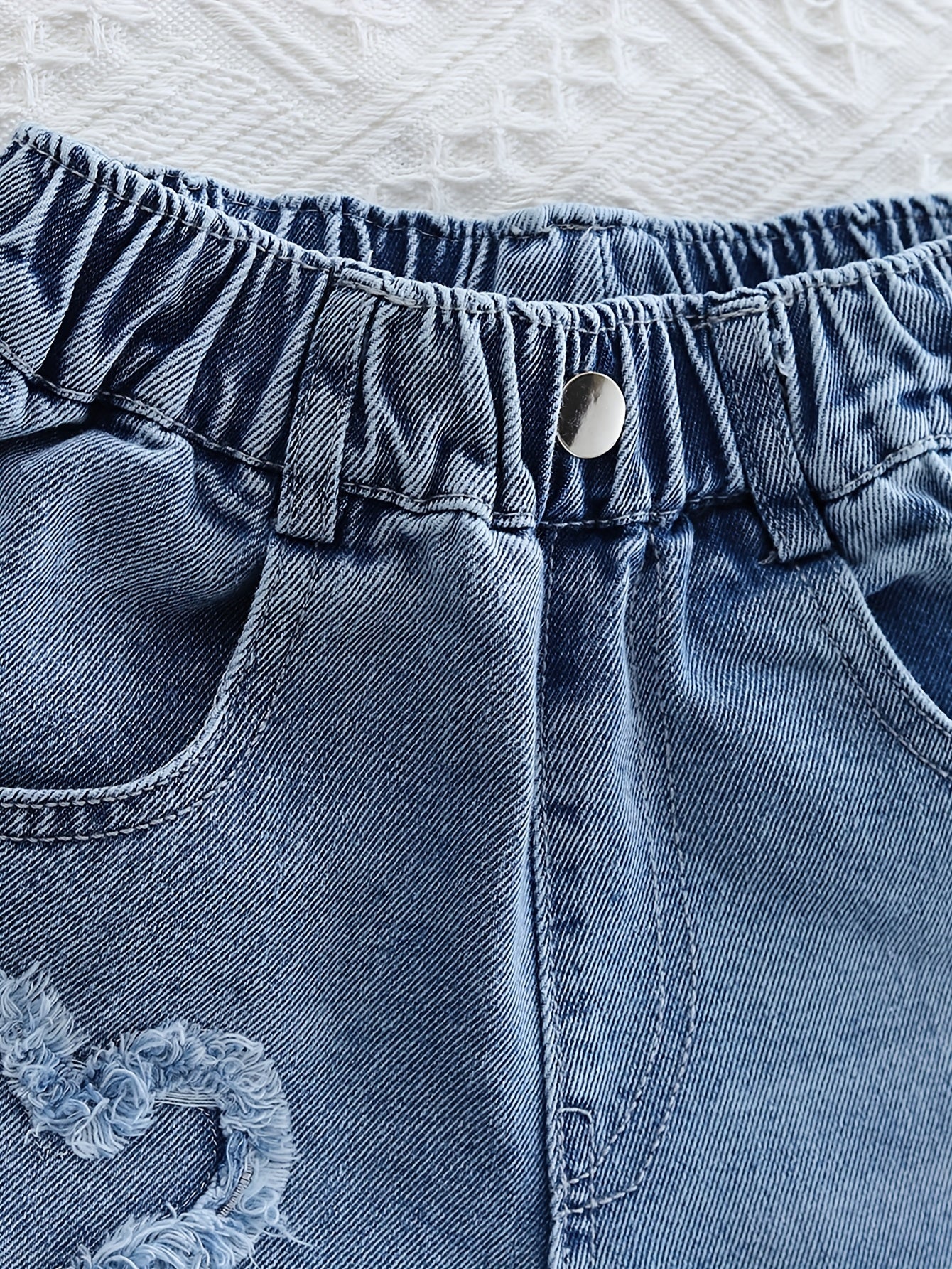 Джинсы для девочек из денима с сердечным патчем, вышитые, прямой крой, для всех сезонов, повседневные