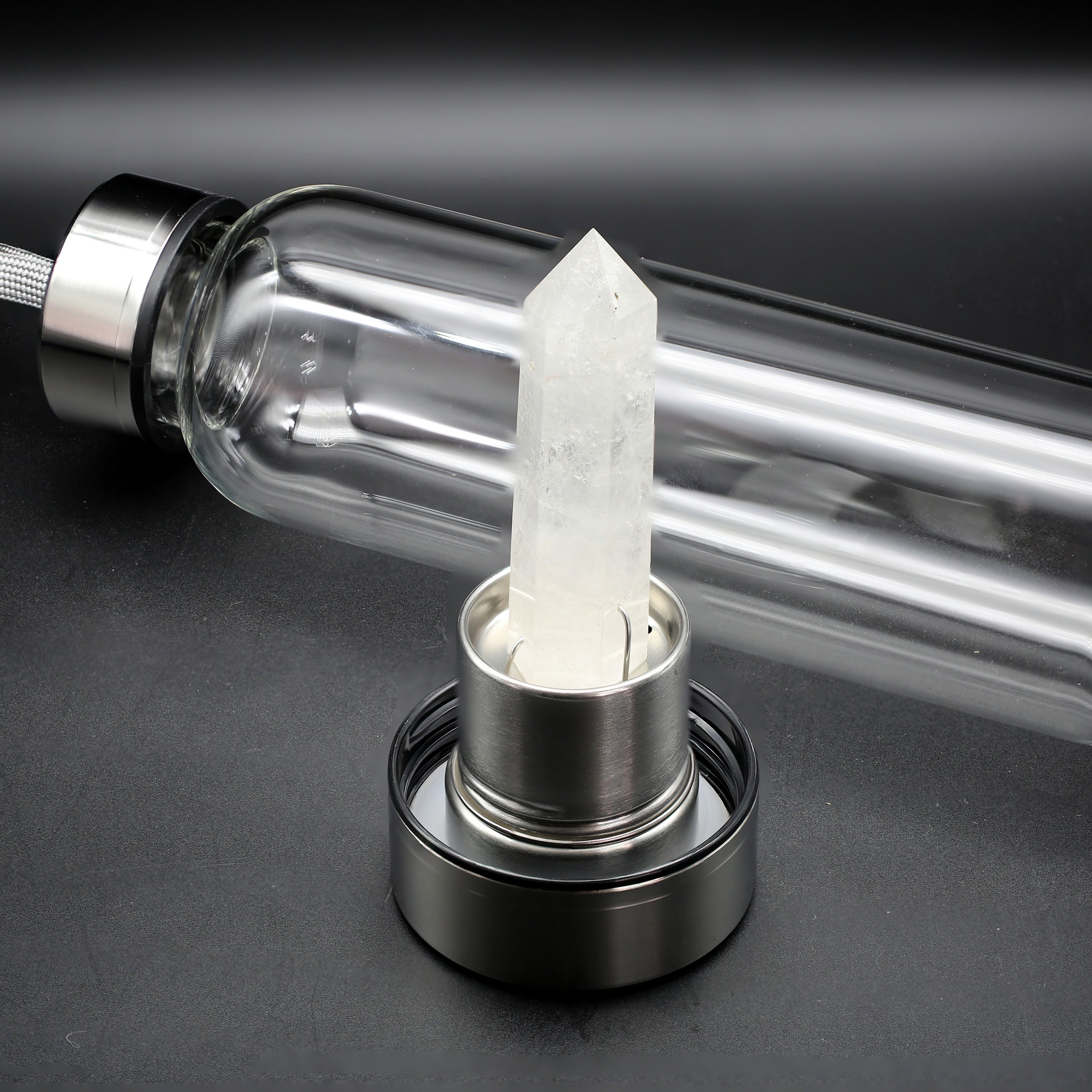 Sun'iy kristal suv shishasi, ametist va oq kristalli cho'zilgan tosh dizayni bilan