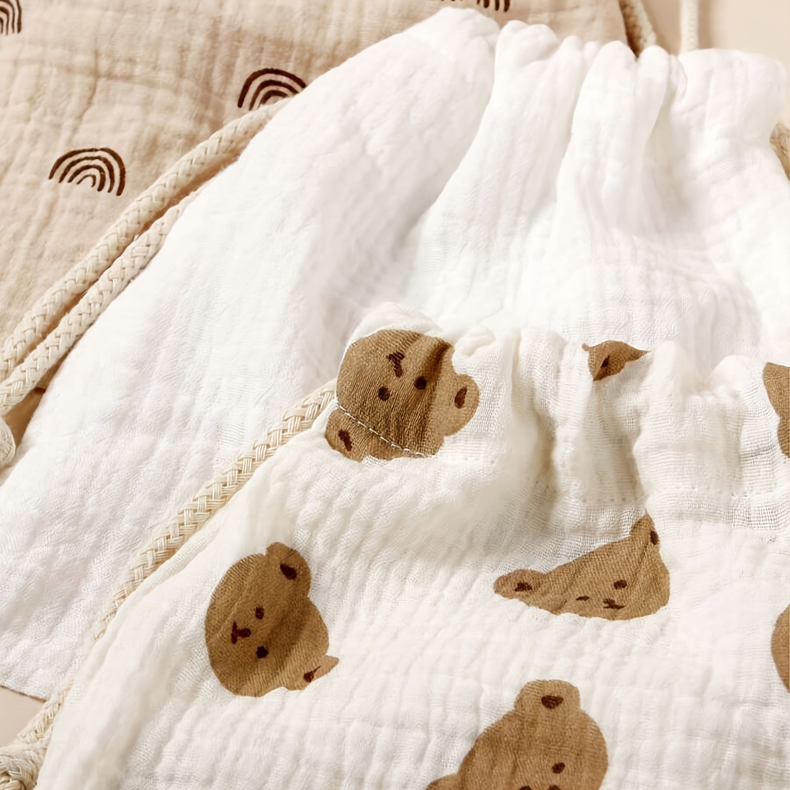 Uydagi va sayohat uchun bosma naqshli uchta tortma sumka, aravachalar aksessuarlarini va shaxsiy buyumlarni saqlash uchun ideal. Ushbu changdan himoyalovchi tashkilotchilar 14 yoshdan oshgan shaxslar uchun mos keladi.