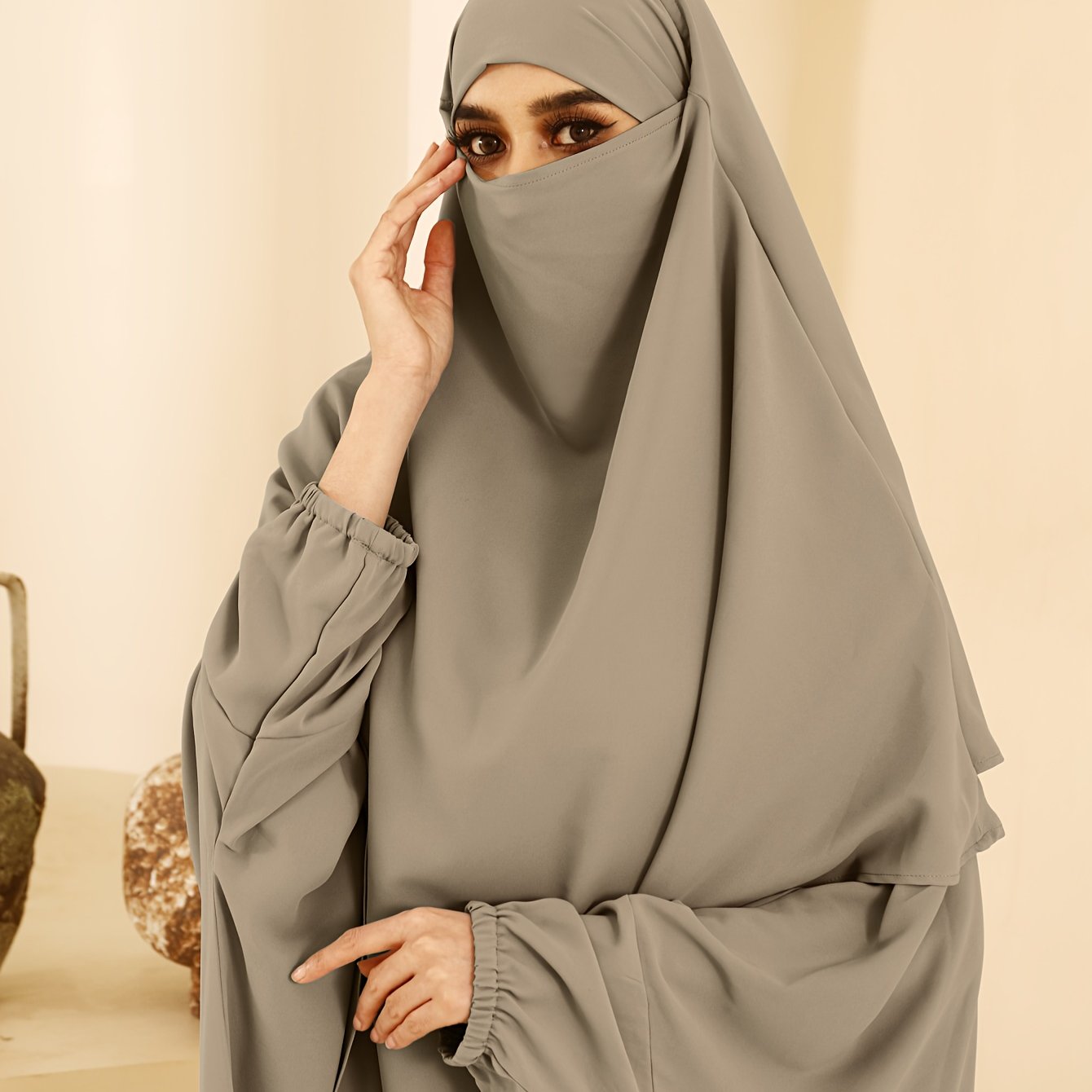 Plus o'lchamli ayollar uchun bir-biriga mos bo'lgan rangli ro'ba va kiyimlar to'plami Ramazon Islomiy namoz uchun