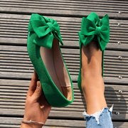 Zapatos planos de mujer con una correa y lazo para pies anchos