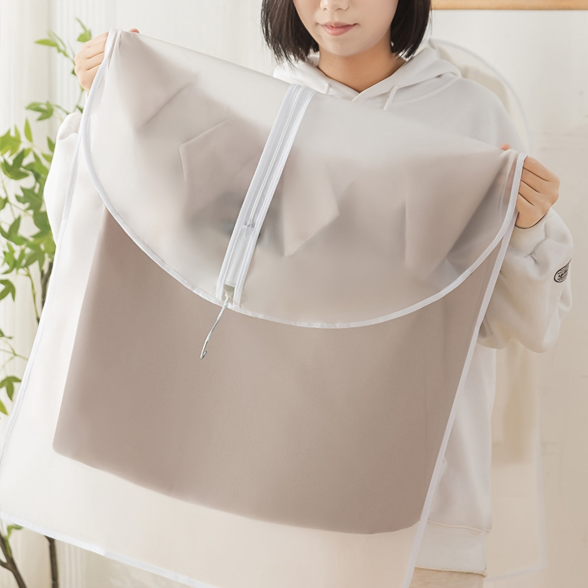 Toza oq kiyim saqlash changyog'i suv o'tkazmaydigan yuviladigan kostyumni himoyalash