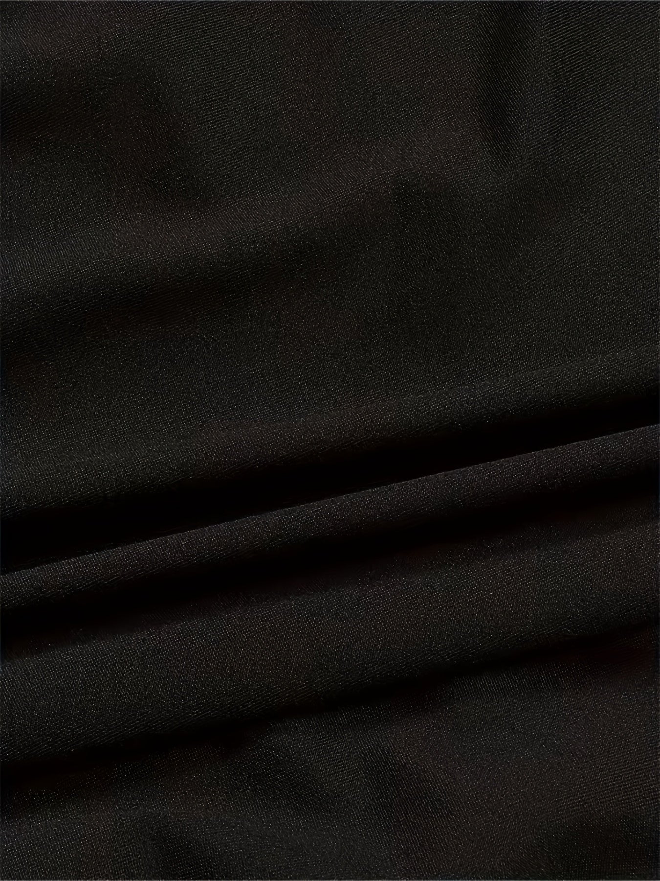 Katta o'lchamlar uchun zamonaviy dantel qirralar bilan V-shaklidagi tunika, uzun yenglar, cho'ziluvchan yarim shaffof mato, rang blokli dizayn va erkin kesim.