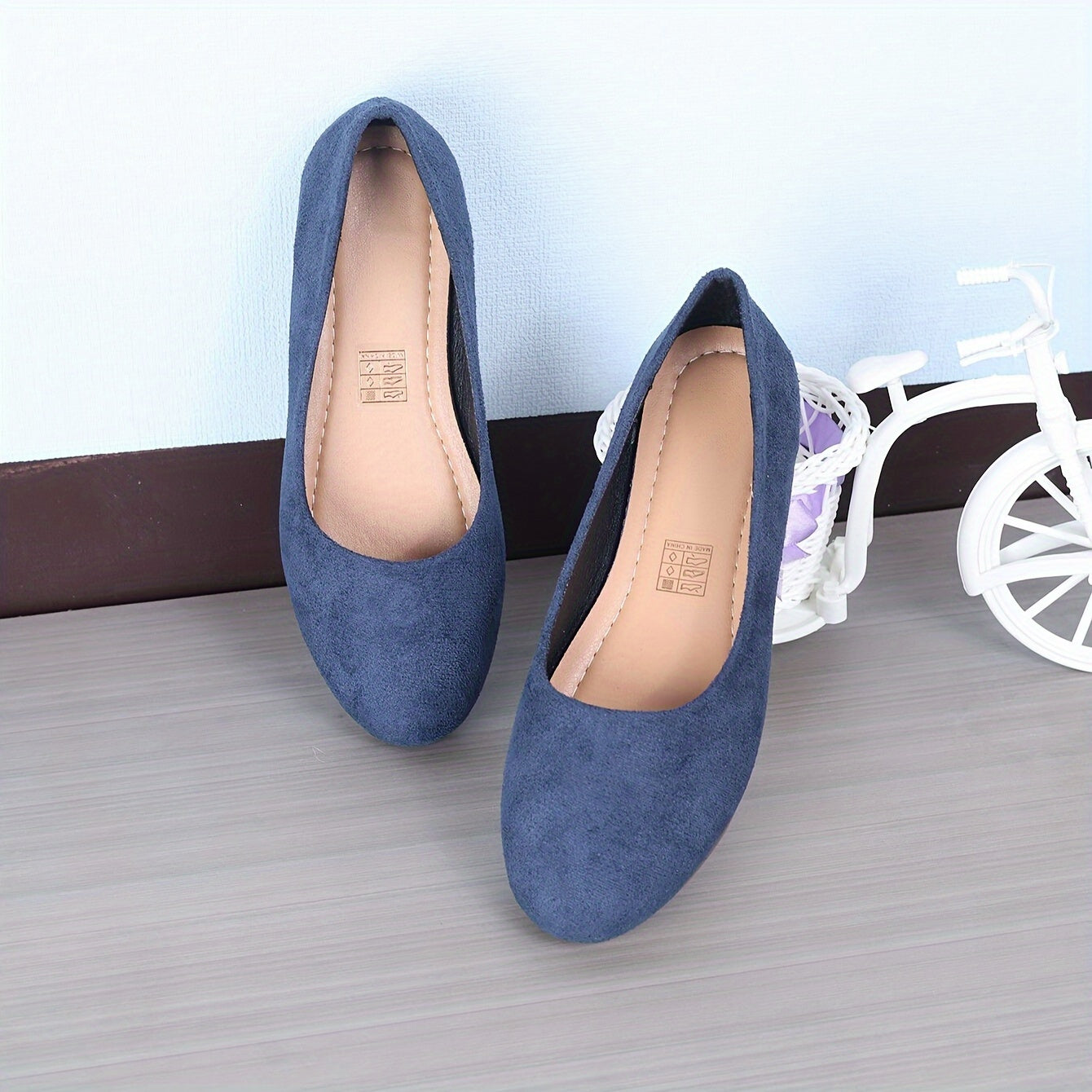 Women's Solid Color Minimalist Flats Lightweight Slip-On Walking Shoes