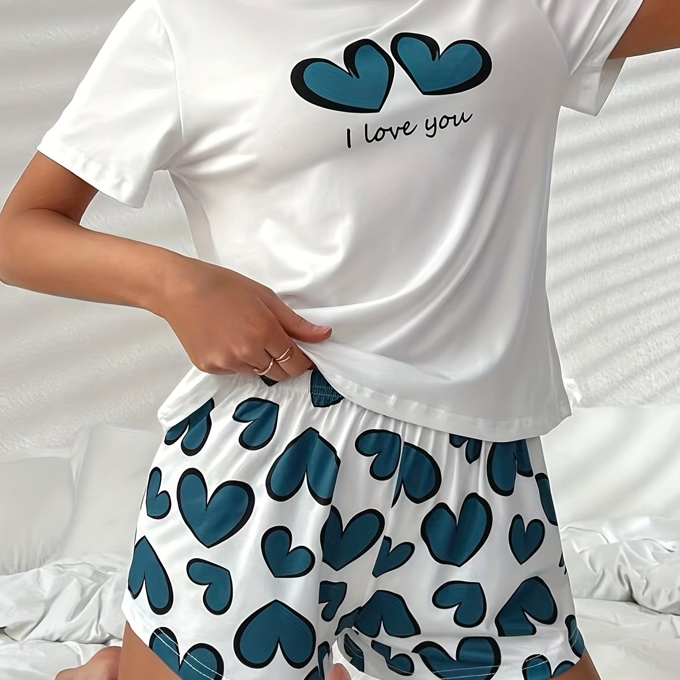 Conjunto de pijama con estampado de corazones para mujer con camiseta de cuello redondo y pantalones cortos con cintura elástica
