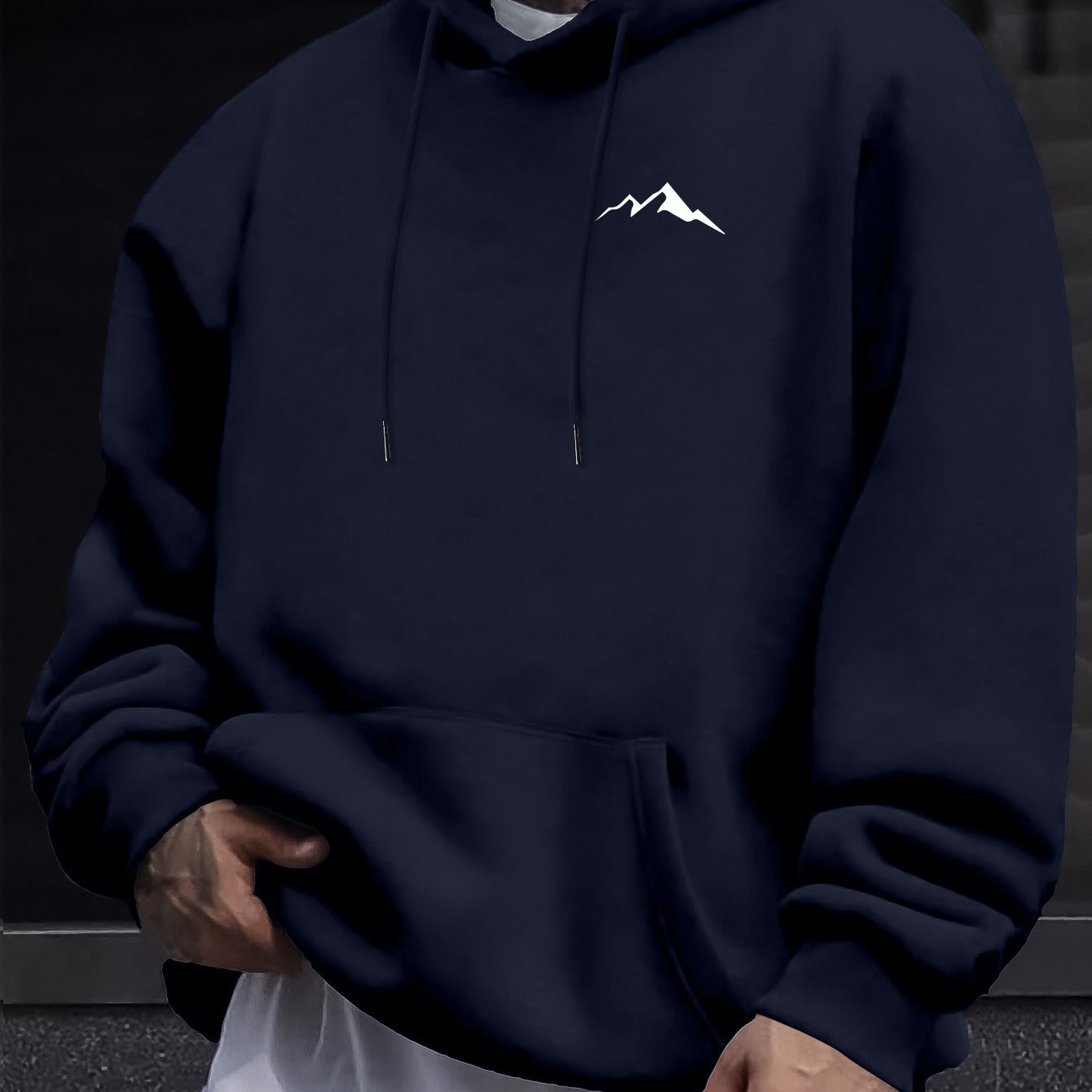 Erkaklar uchun oddiy tog' printli uzun qo'lqonli xuddi, cho'ntakli, kuz va qish uchun ideal.