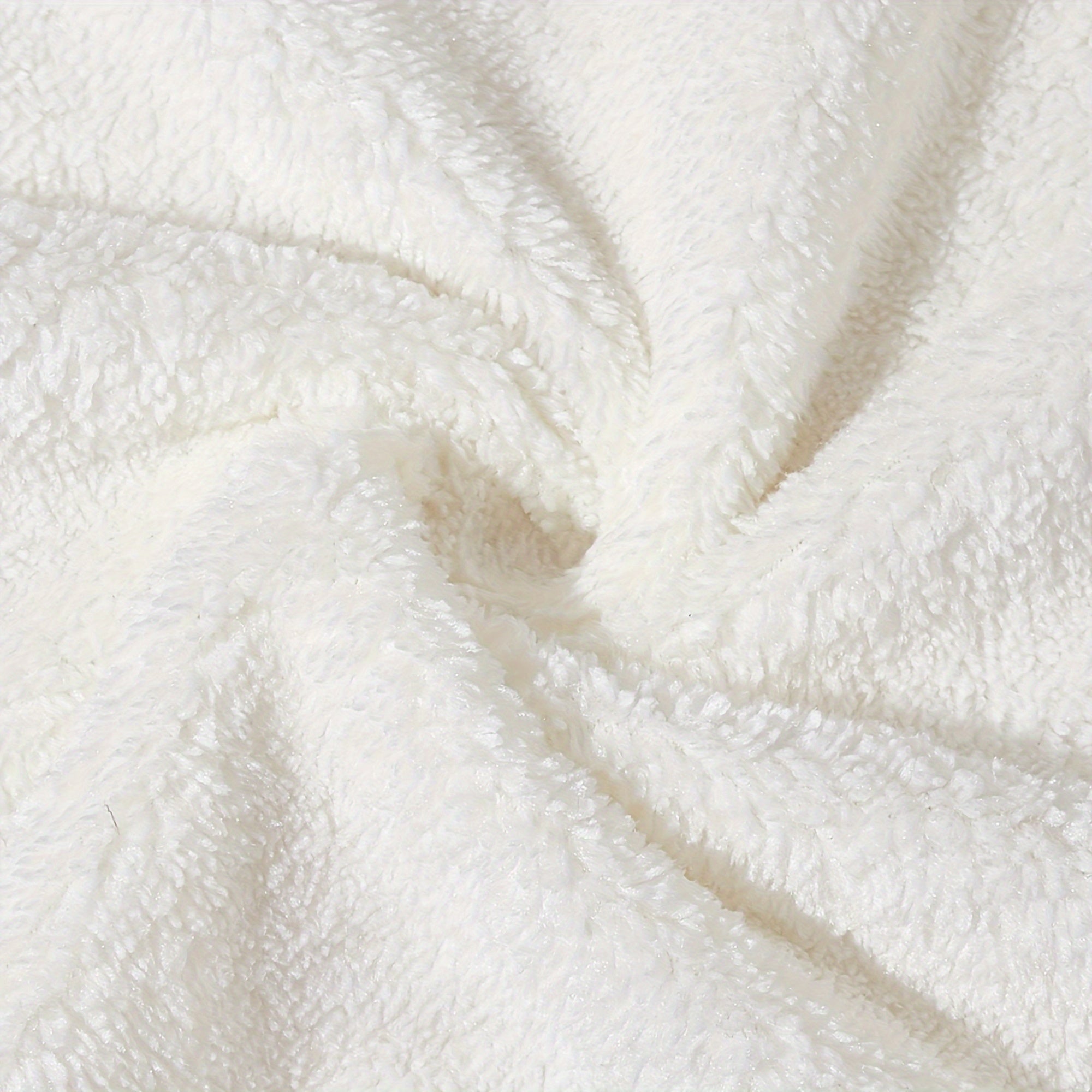 Персонализированное имя, индивидуально вышитое на капюшоне полотенца для купания, изготовленного из мягкой полиэстеровой трикотажной ткани для детей от 0 до 8 лет. Идеально подходит в качестве подарков на Рождество, Хэллоуин или день рождения.