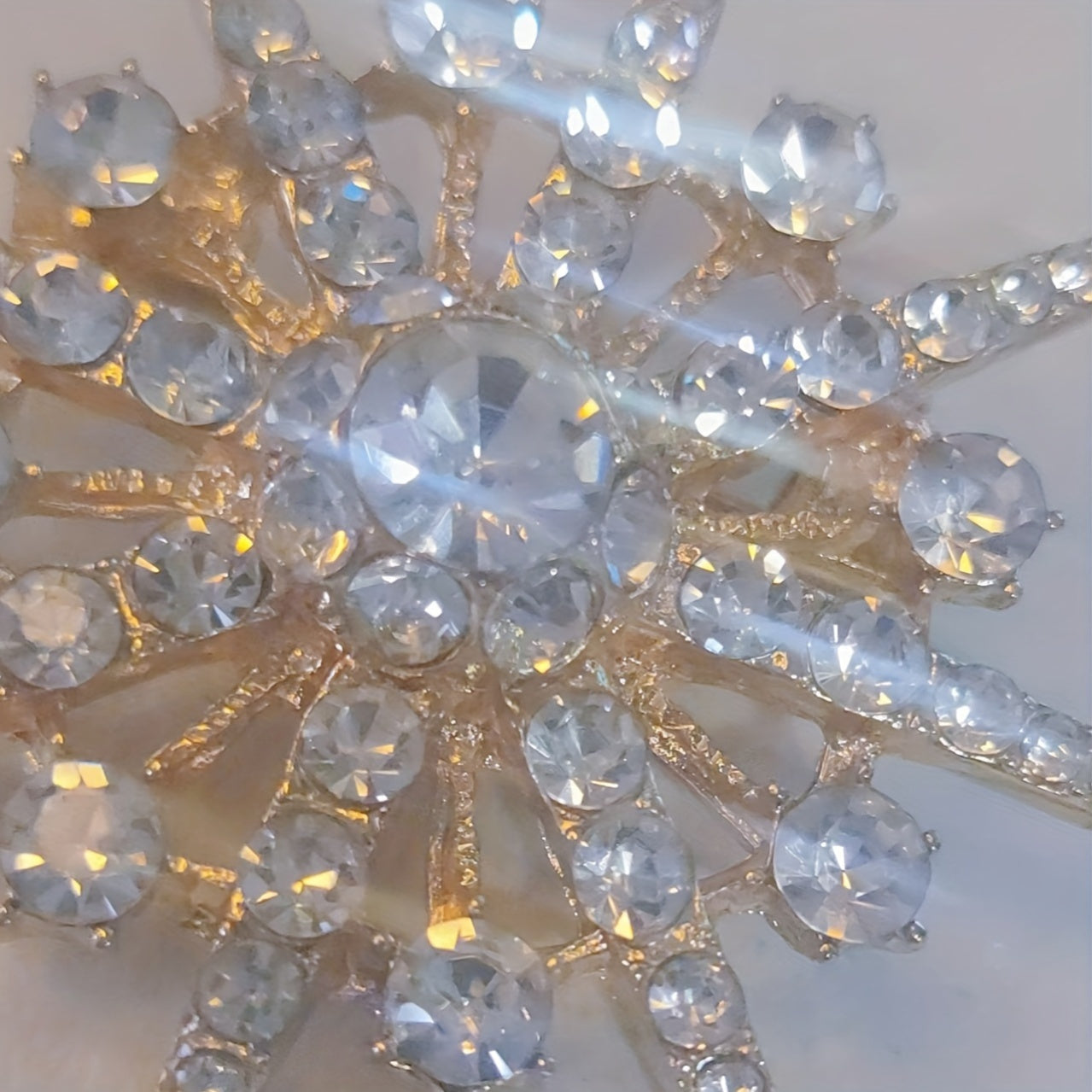 Unisex Silver Snowflake Brooch Dazzling Sparkling Jewelry Accessory