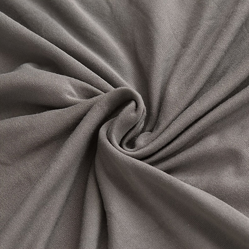 Sıx rangda, elastik bant bilan ushlovchi sut poliesteridan yasalgan cho'zilgan qopqoq stul.