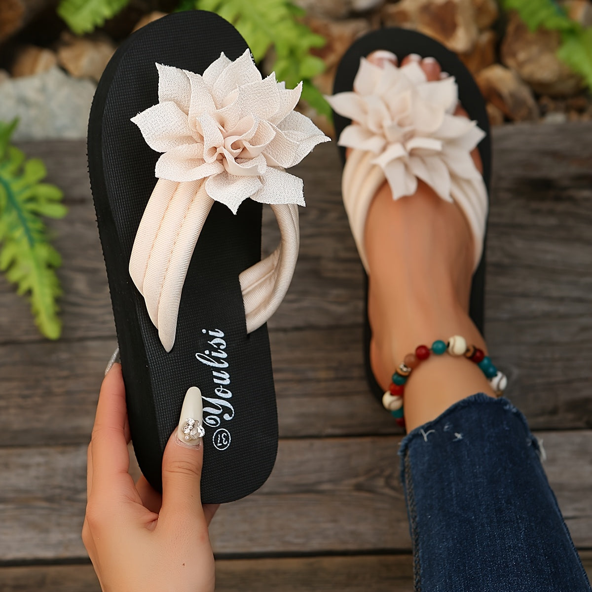 Women's Flip Flops with Flower Design Lightweight Comfortable Beach Sandals