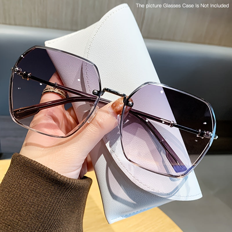 Yuqori darajadagi ayol modasi uchun kesilgan qirralarga ega, hashamatli ramkasiz Y2K poligon ziyofat ko'zoynaklari.