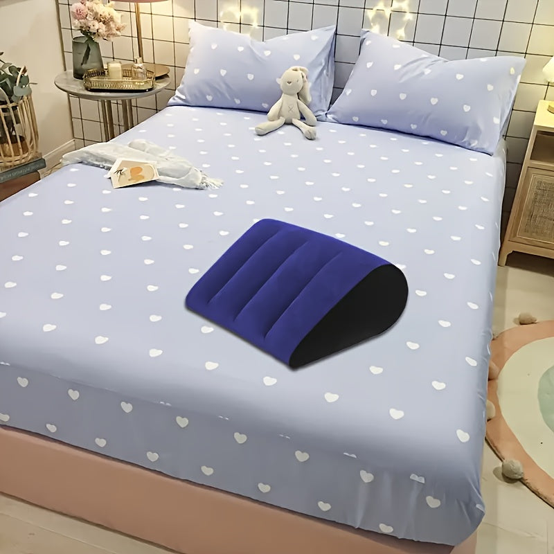 Sayohat va tabiatga chiqish uchun ko‘chma yostiq, ko‘k rangli to‘qilgan mato bilan yostiqcha