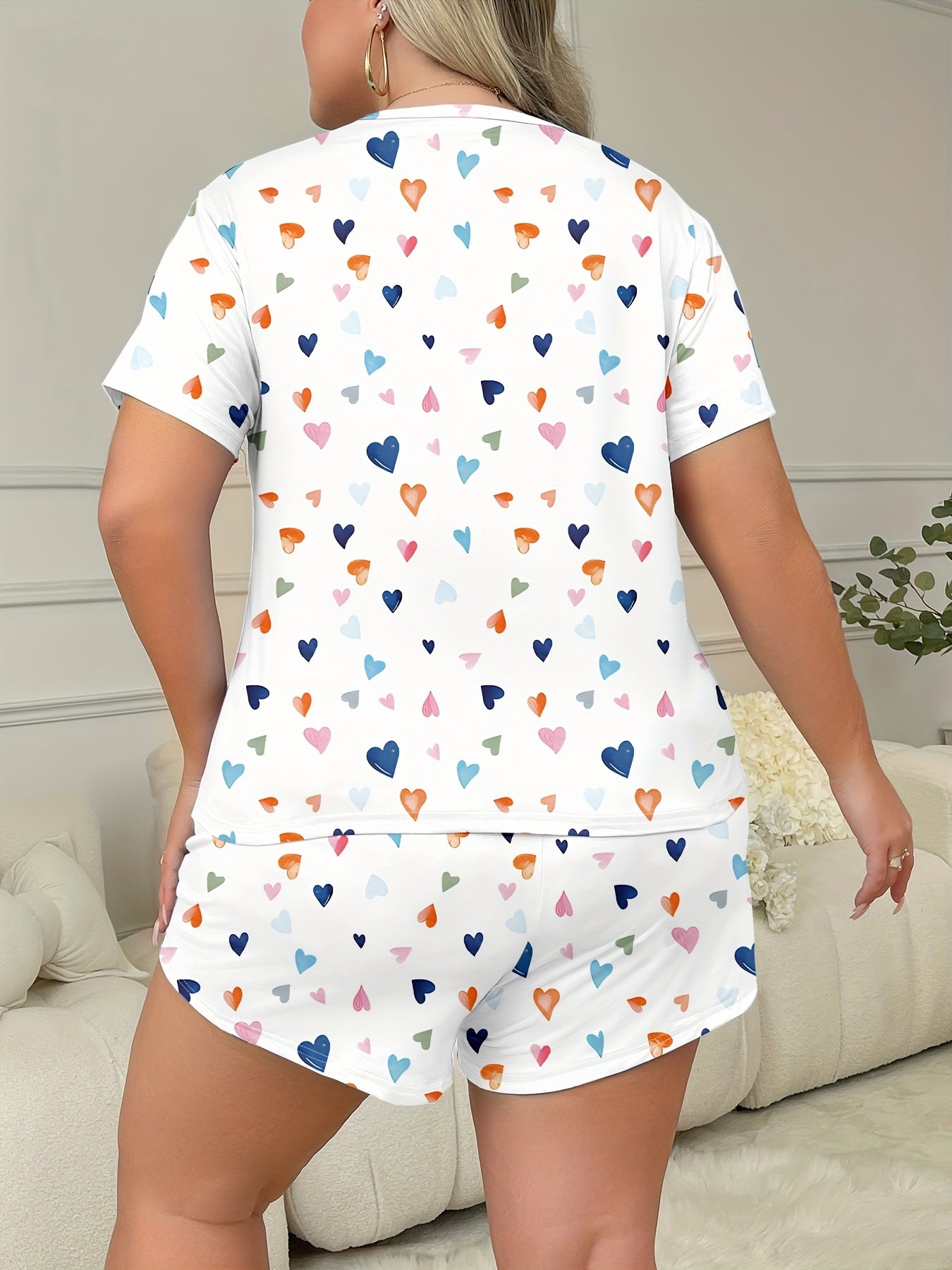 Ayollar uchun katta o'lchamli rang-barang yurak shaklidagi pizhama to'plami, shortlar va dam olish kiyimi