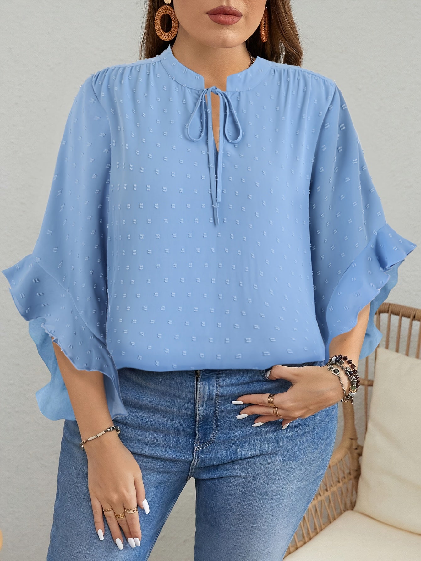 Bej Shveytsariya nuqtali bluz, ruffle bilan bezatilgan, bog'lamali bo'yin, uzun qo'lli, kuz vintage uslub