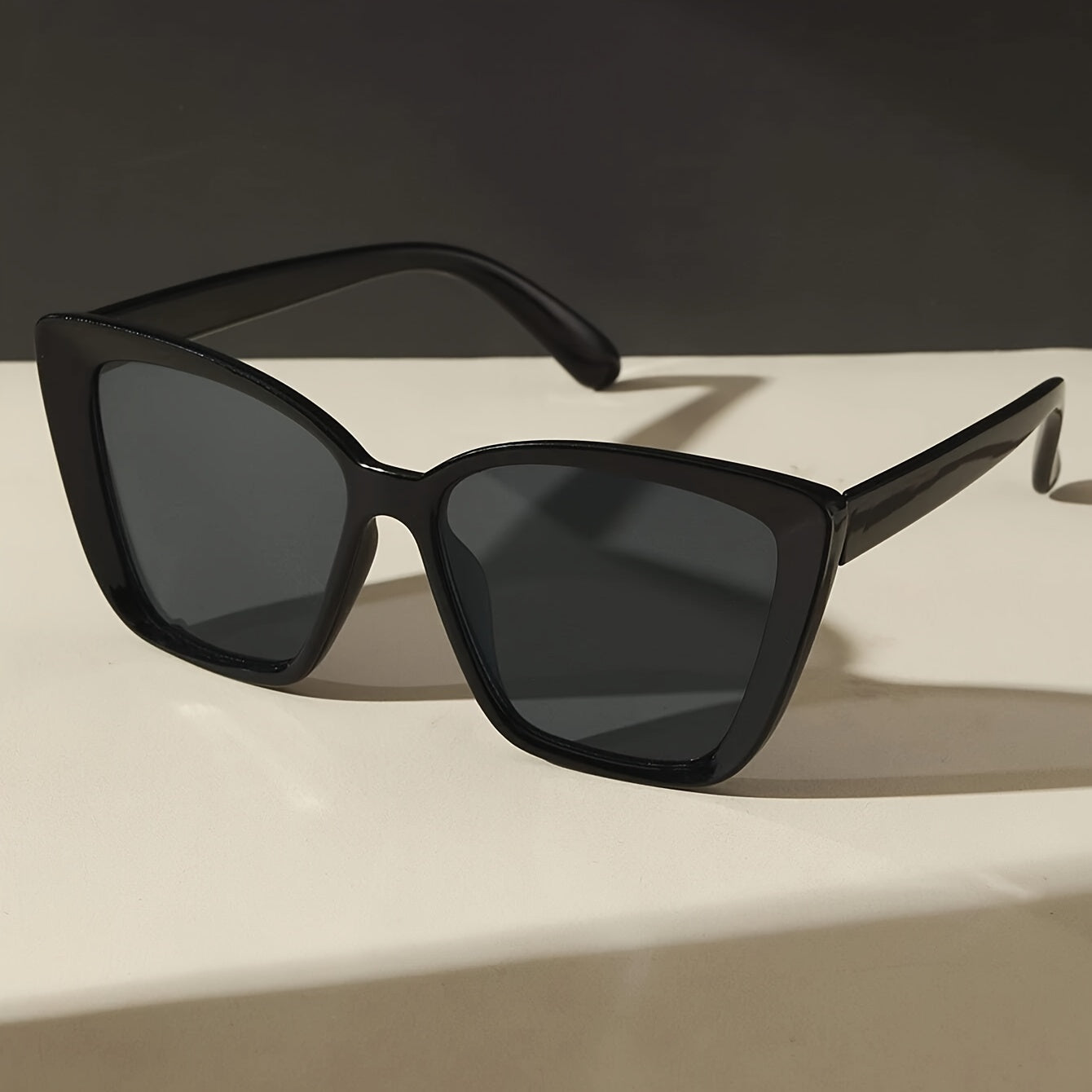 Gafas de sol retro de mujer con forma de ojo de gato, montura de estampado de leopardo y lentes reflectantes para playa y fiesta