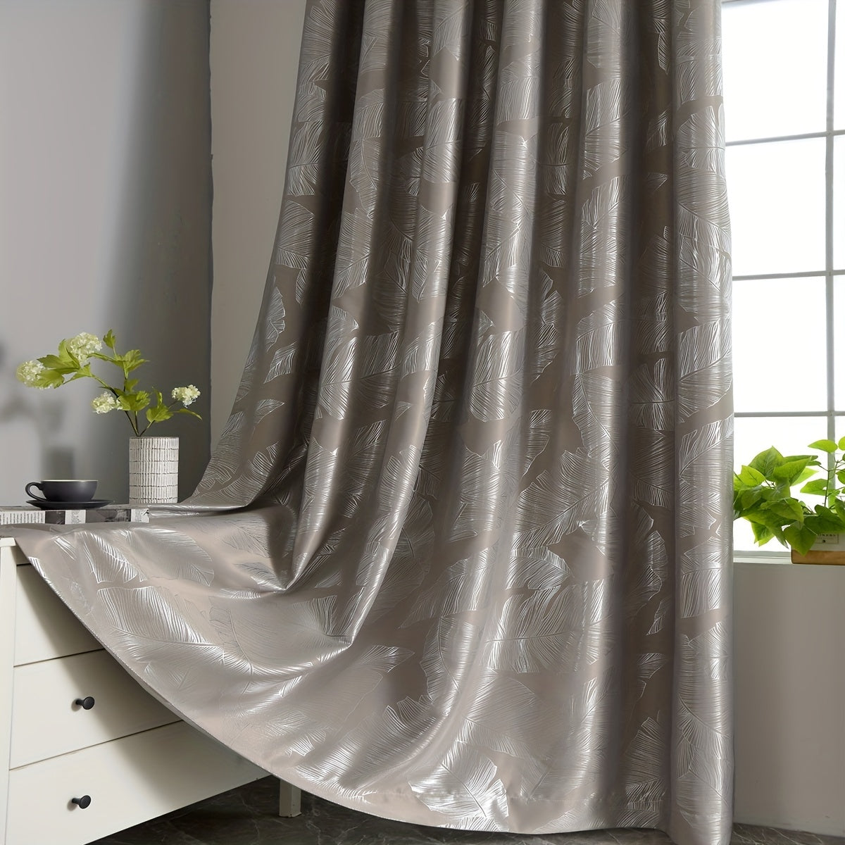 Cortinas blackout con patrón de hojas plateadas negras para sala de estar, dormitorio y cocina