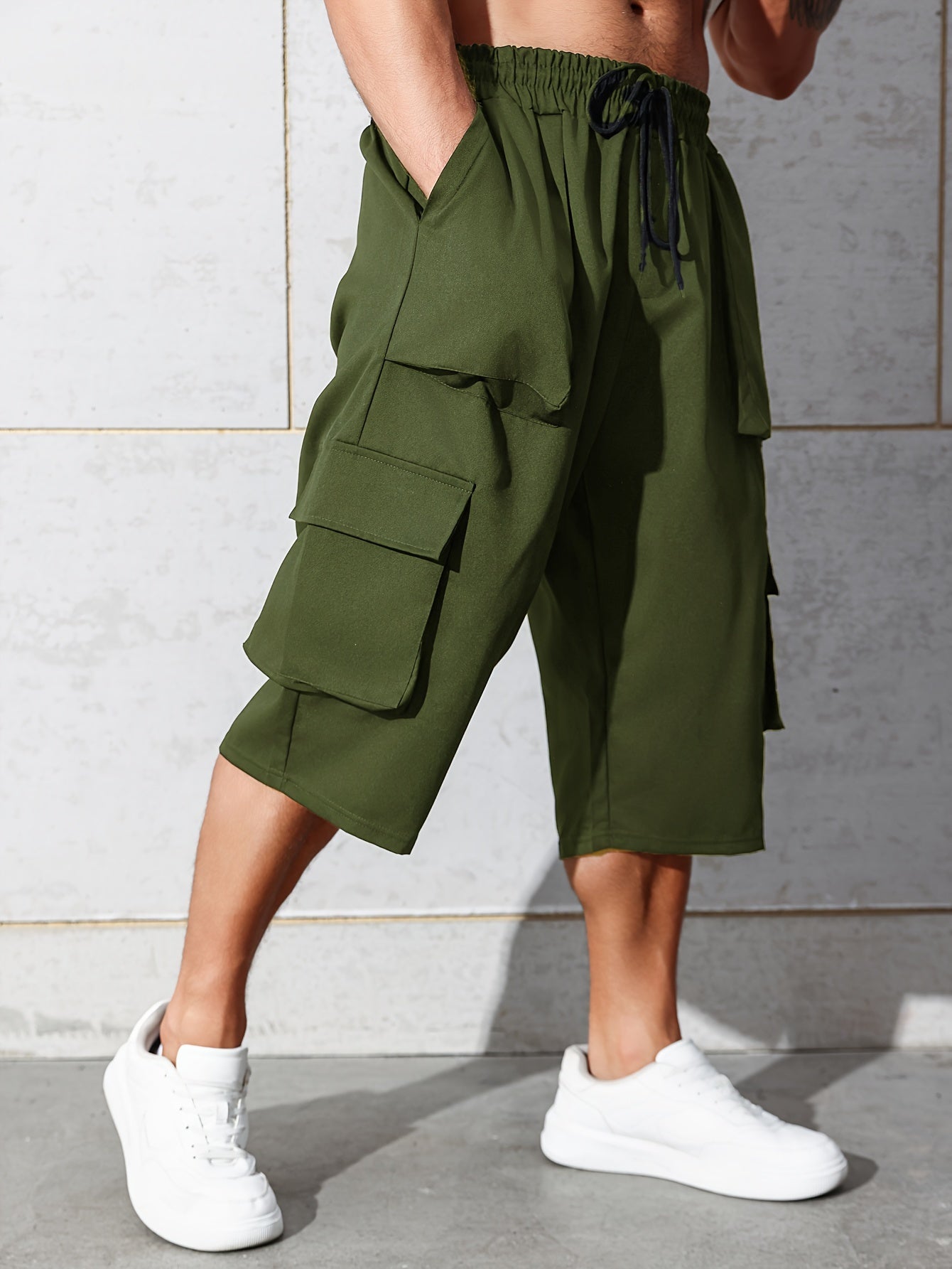 Pantalones cargo de talla grande para hombre de corte relajado hasta la rodilla con múltiples bolsillos y cintura con cordón