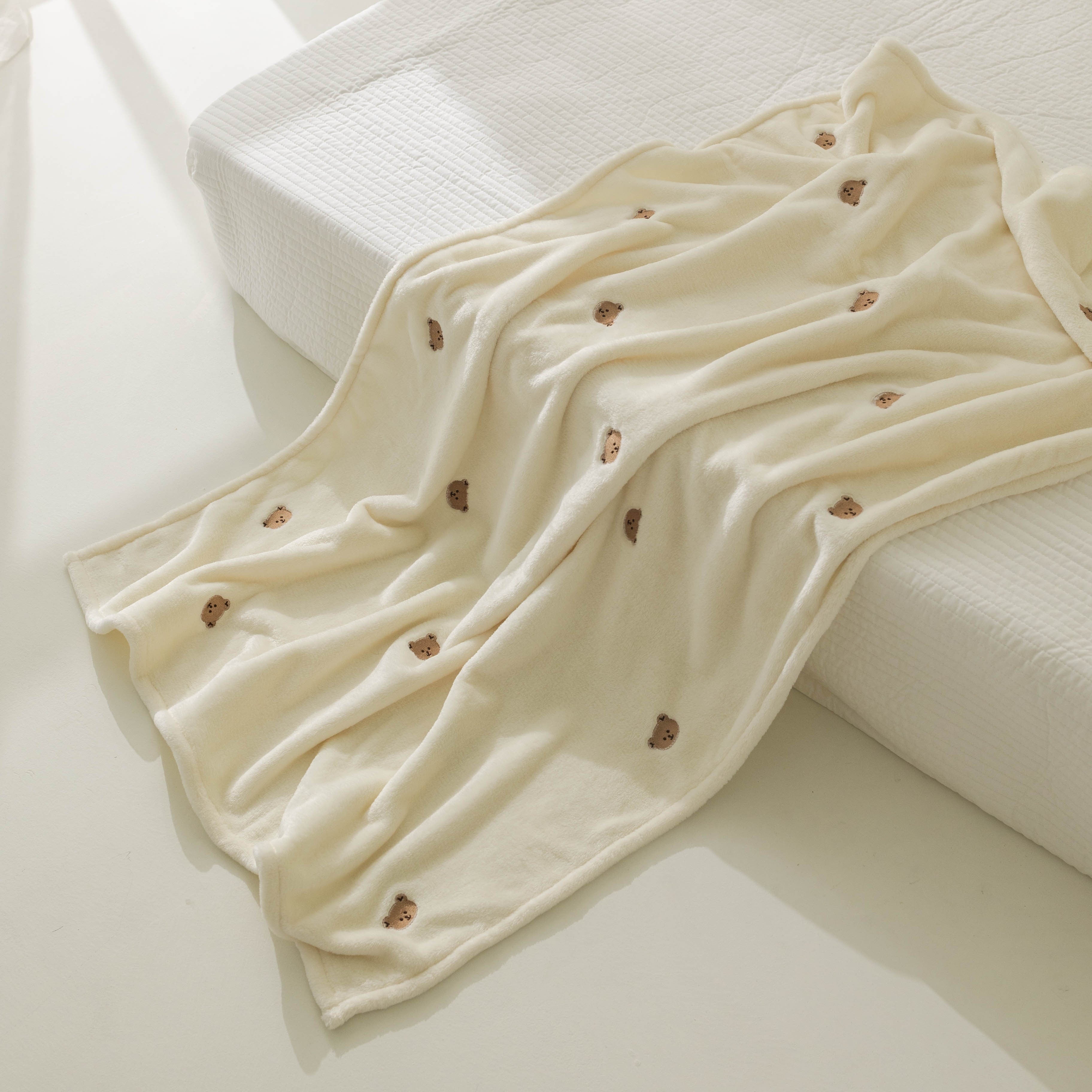 Kids' Cream White Soft Warm Air-Conditioning Quilt with Embroidered Flannel Blanket