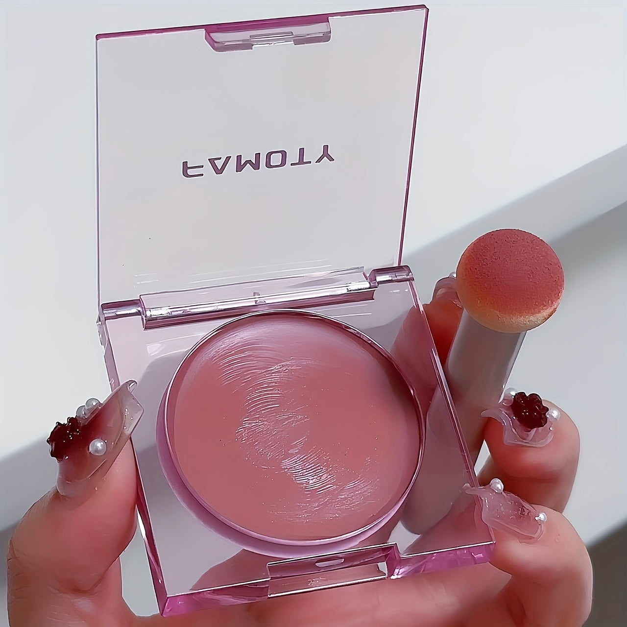 Rubor natural de larga duración en crema para mujeres Monochrome Brightening Rouge