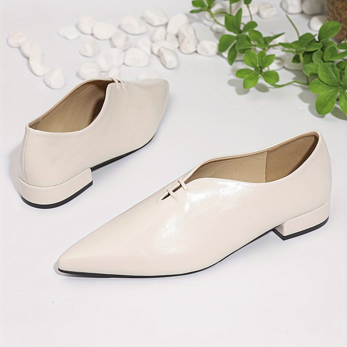 Women's White Oxford Flats with TPU Sole and Pointed Toe