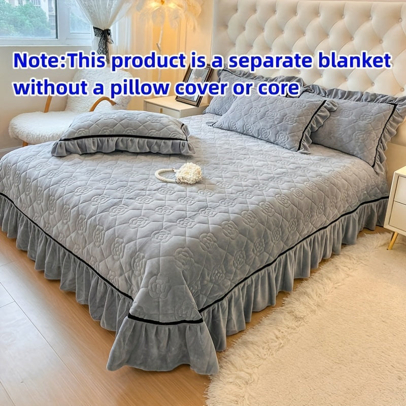 Ultra-Soft Milk Velvet Quilted Bedspread with Lace Detailing Hypoallergenic Breathable Solid Color Black Piping