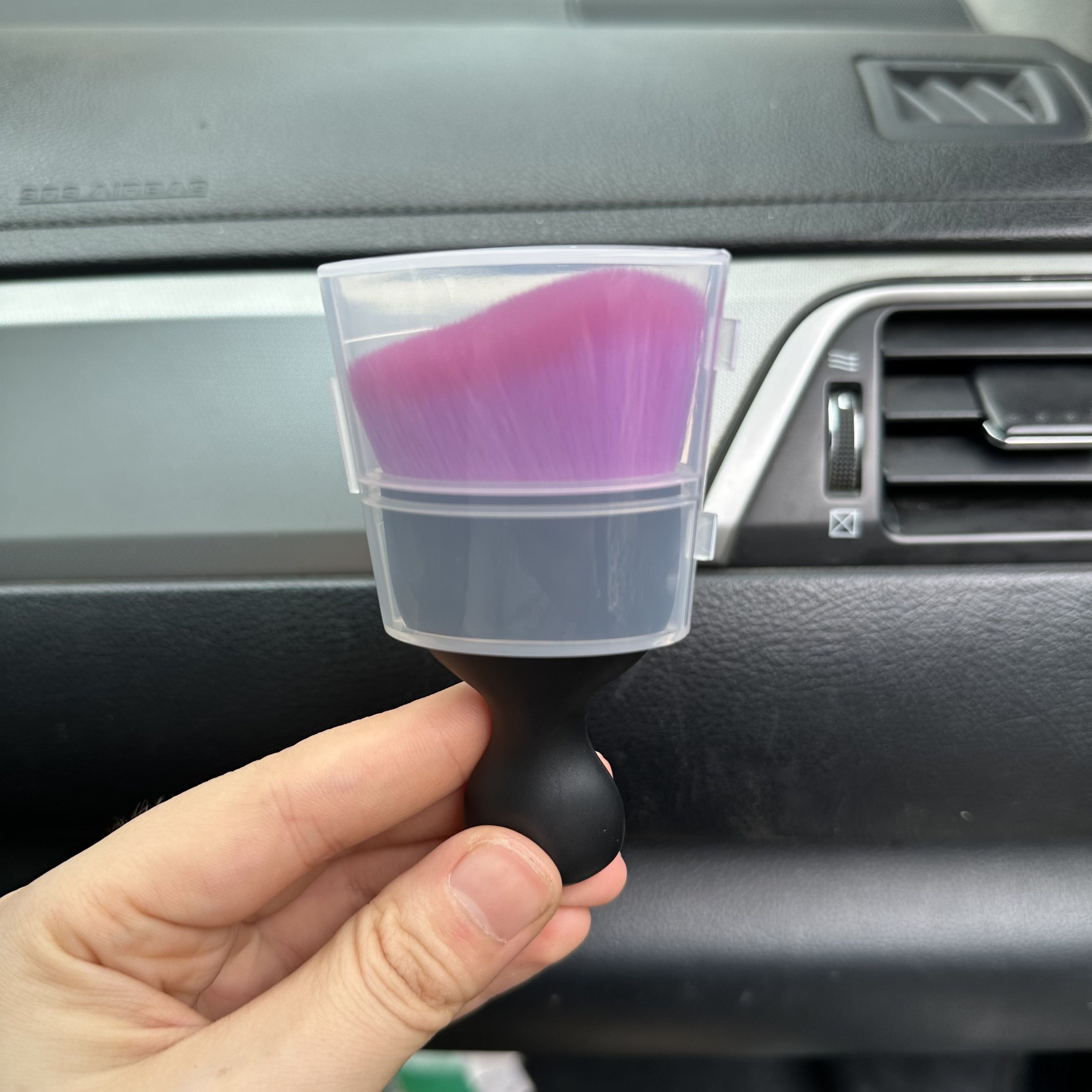 Ikki rangli yumshoq qirralar bilan avtomobil ichki qismi uchun detallar cho'tkasi, kompakt o'lcham, ergonomik tutqich