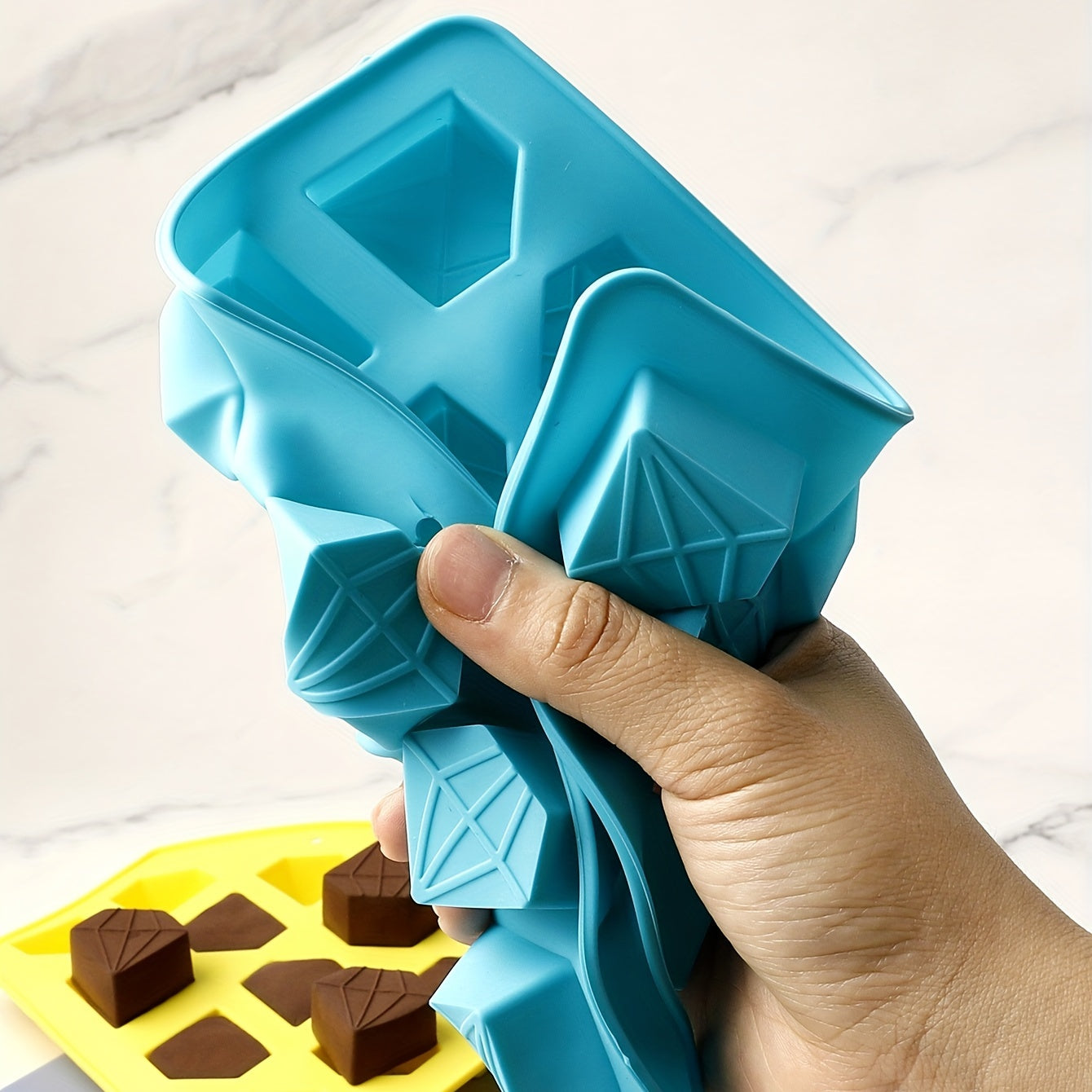 Unisex Silicone Ice Tray Mold for Elegant Cocktails and Beverages