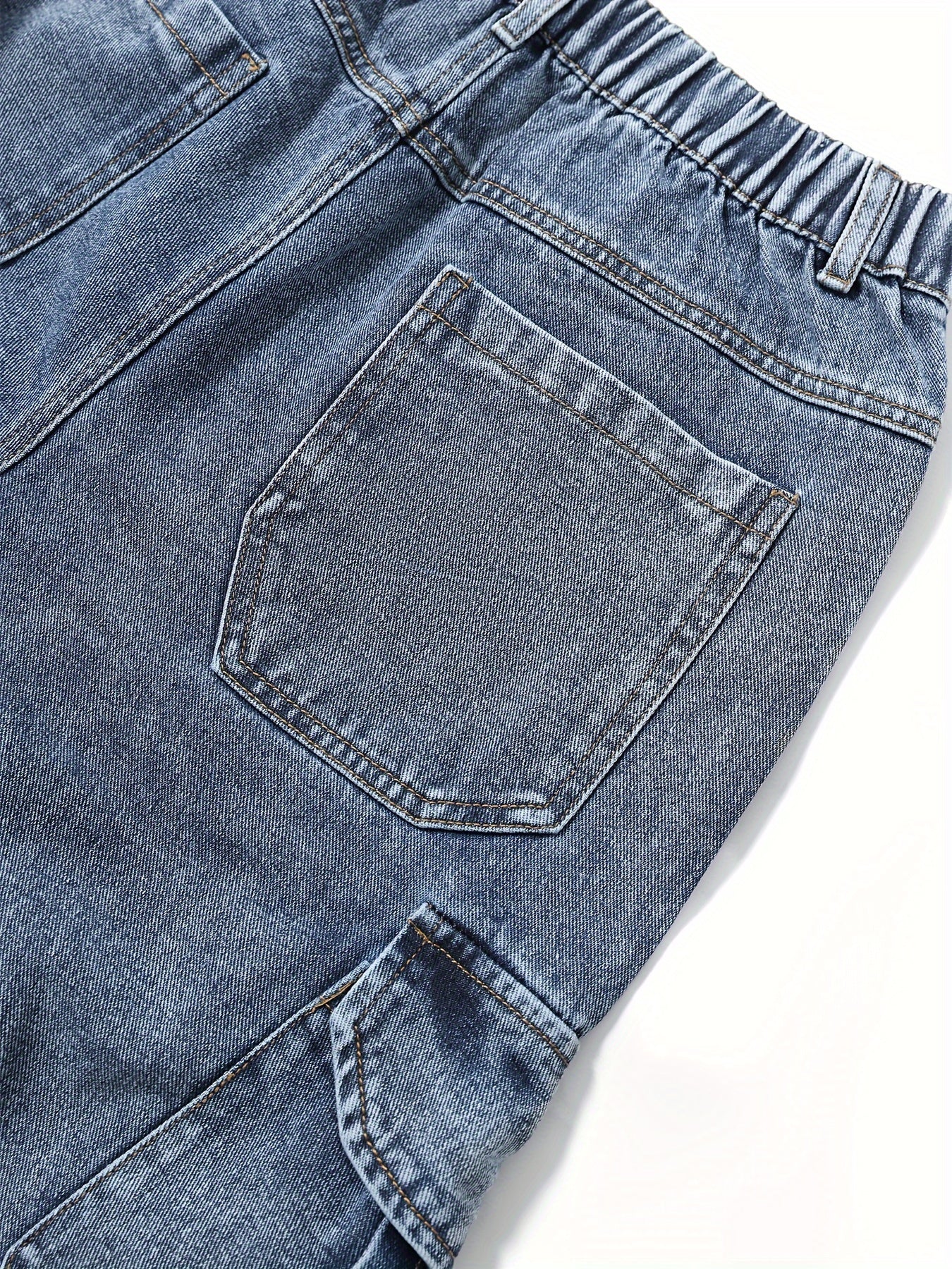 Vintage yuvilgan denim yuk shimlari, keng kesim, o'rta bel elastik bel, ko'p cho'ntakli zip-fly, ko'cha uslubi. Tashqi foydalanish uchun cho'zilmaydigan paxta, polyester, viskoza matosidan tayyorlangan.