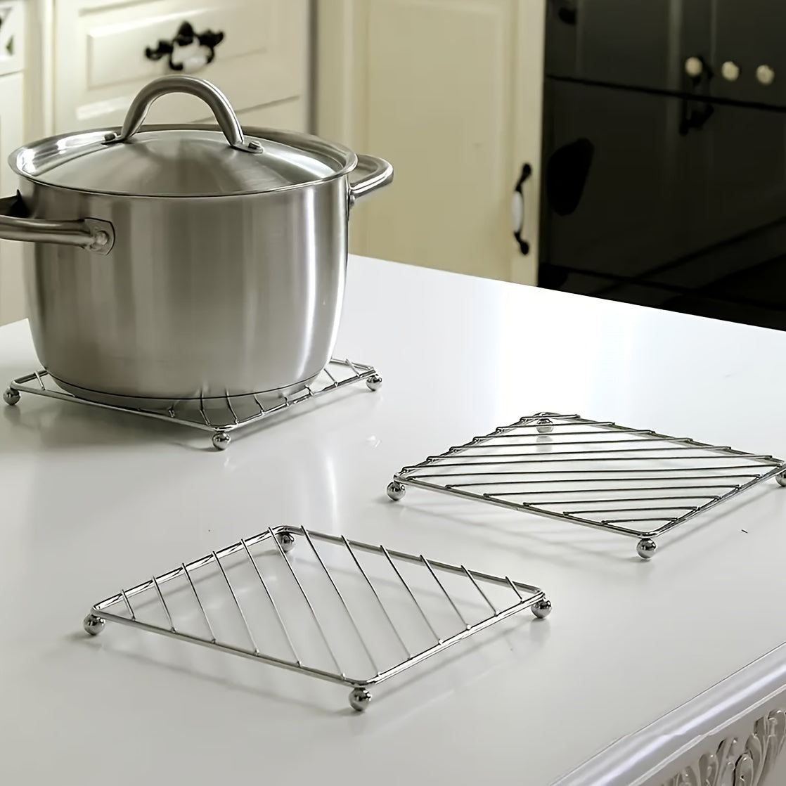 Stainless steel pot mat va coaster to'plami oshxona va restoran uchun, sirpanmaydigan va oson tozalanadigan.