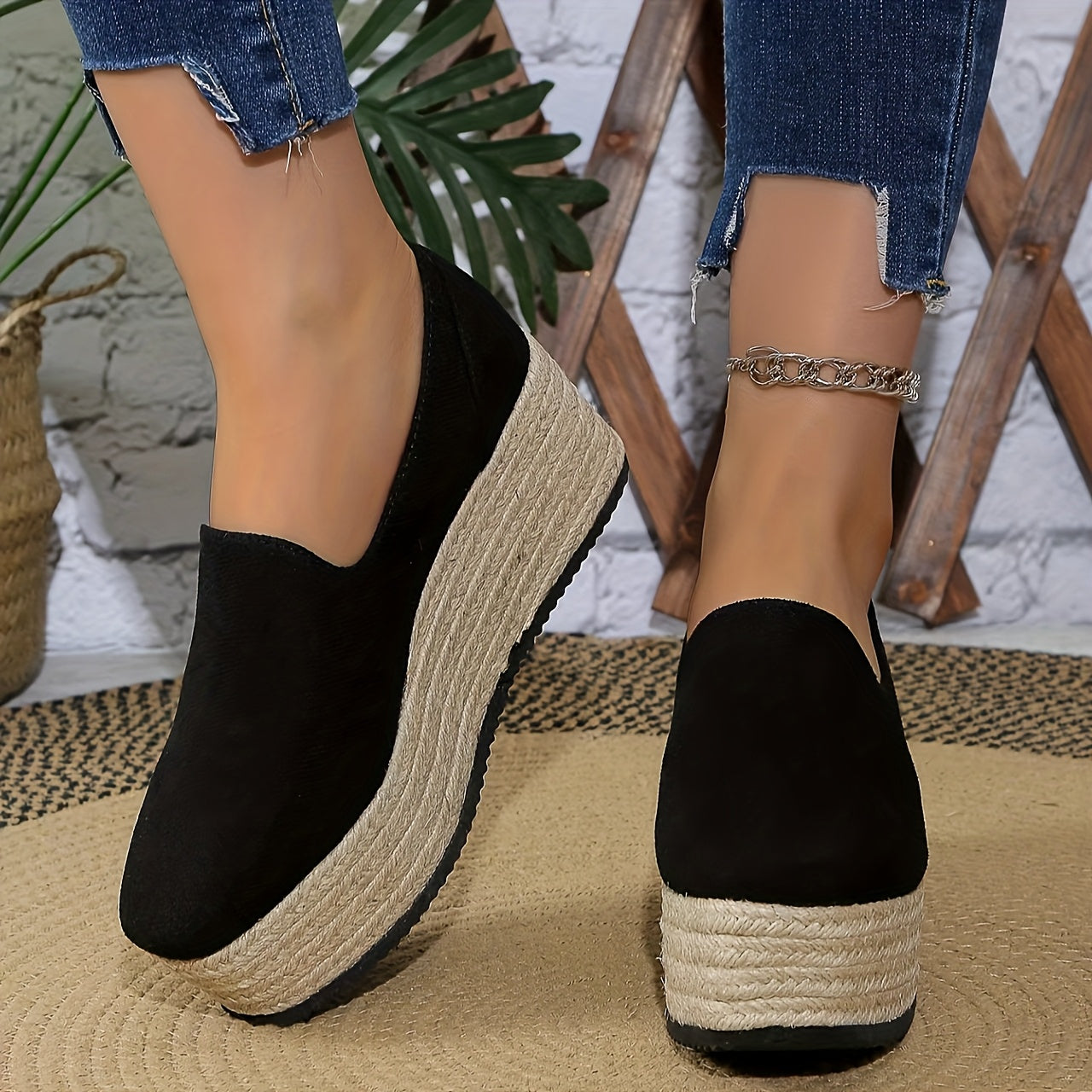 Ayollar uchun to'qima yuqori, PU taglik va to'qima ichki qismi bilan slip-on wedge krossovkalar, Shimoliy Amerika va Evropa uchun mos.