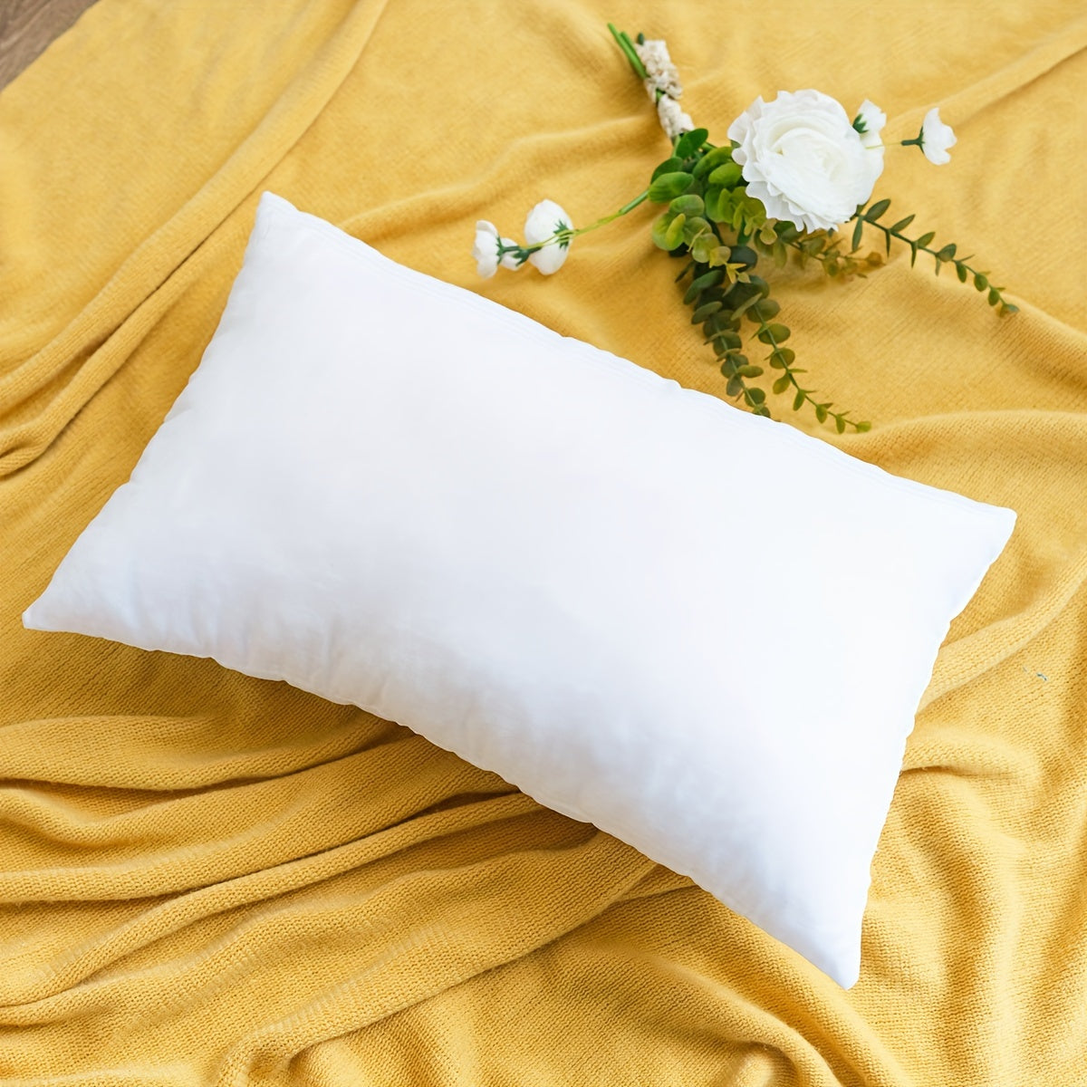 White Polyester Fabric Square Pillow Insert Filled with Soft Fluffy 3D Fiber for Home Decor