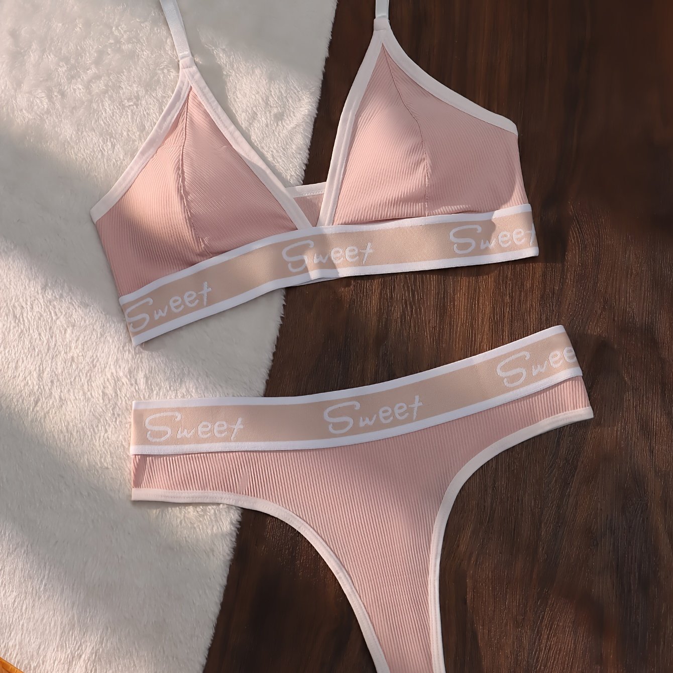 Women's Sports Bra with Cross-Back Triangle Cups for Activewear