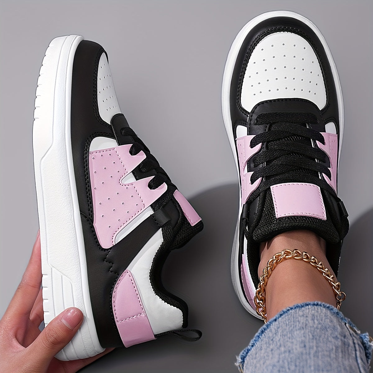 Women's Colorblock Casual Sneakers with Lace-Up Platform Sole for Walking and Running