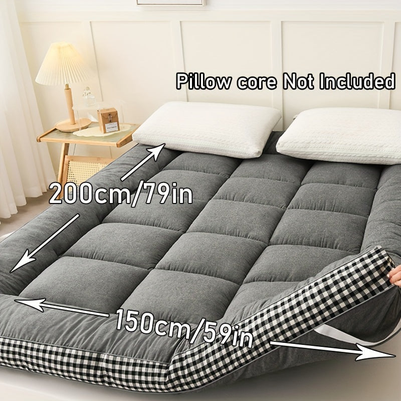 Роскошный стеганый матрасный топпер - мягкая и пушистая полиэфирная начинка и покрытие, дышащий, комфорт на все сезоны для спальни, гостевой комнаты или общежития - не водонепроницаемый, легко чистится, толщина 8-10 см.